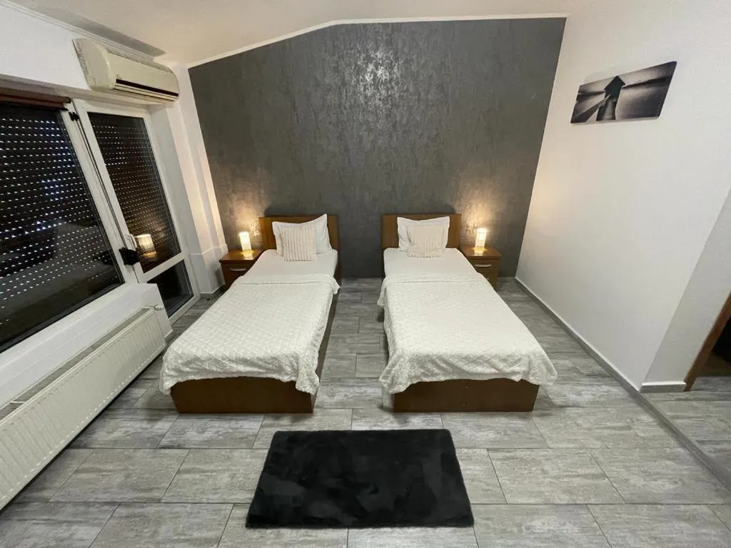 Toilet, Bed in Hotel Rivoli