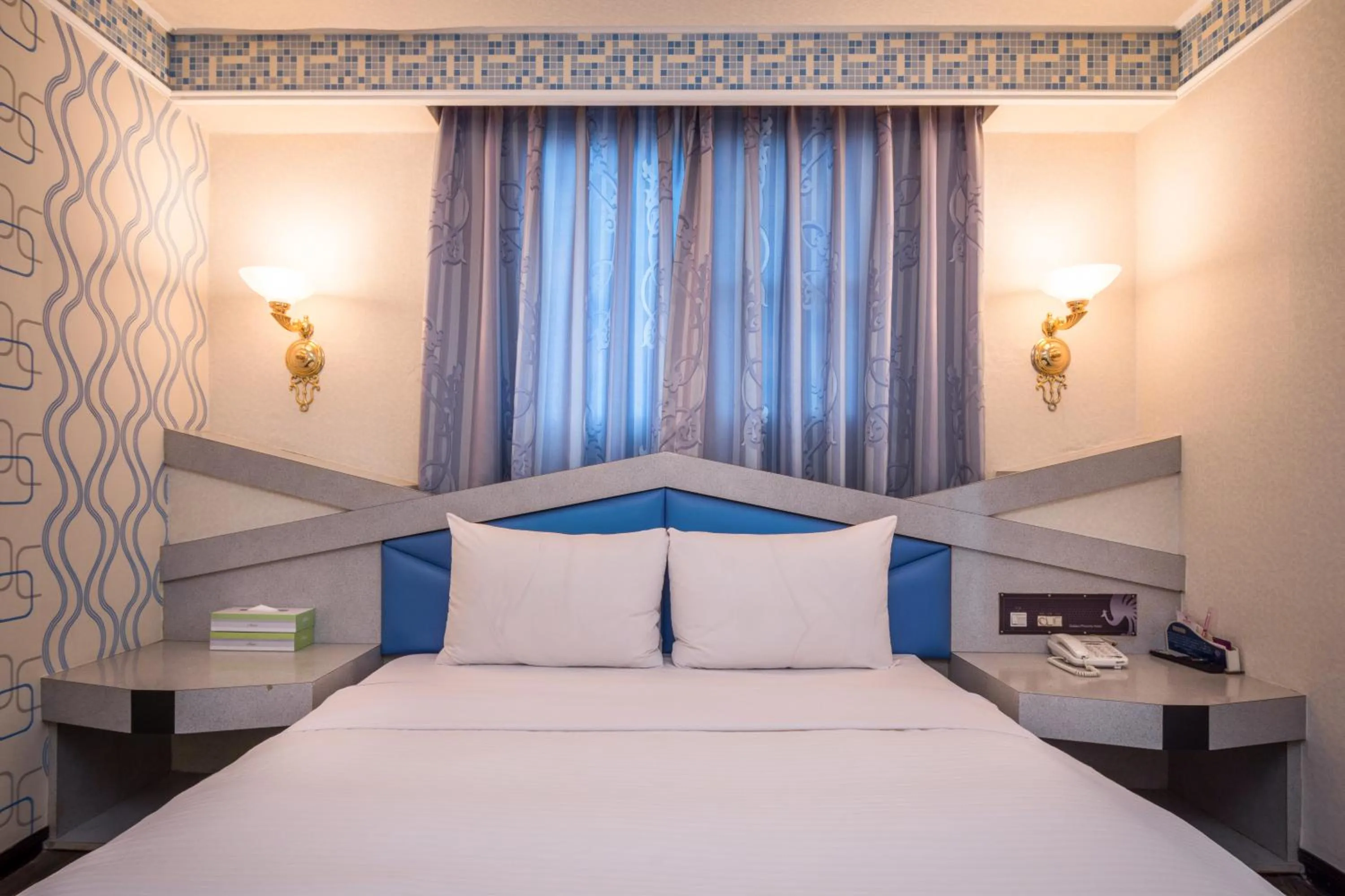 bunk bed, Bed in Golden Phoenix Hotel