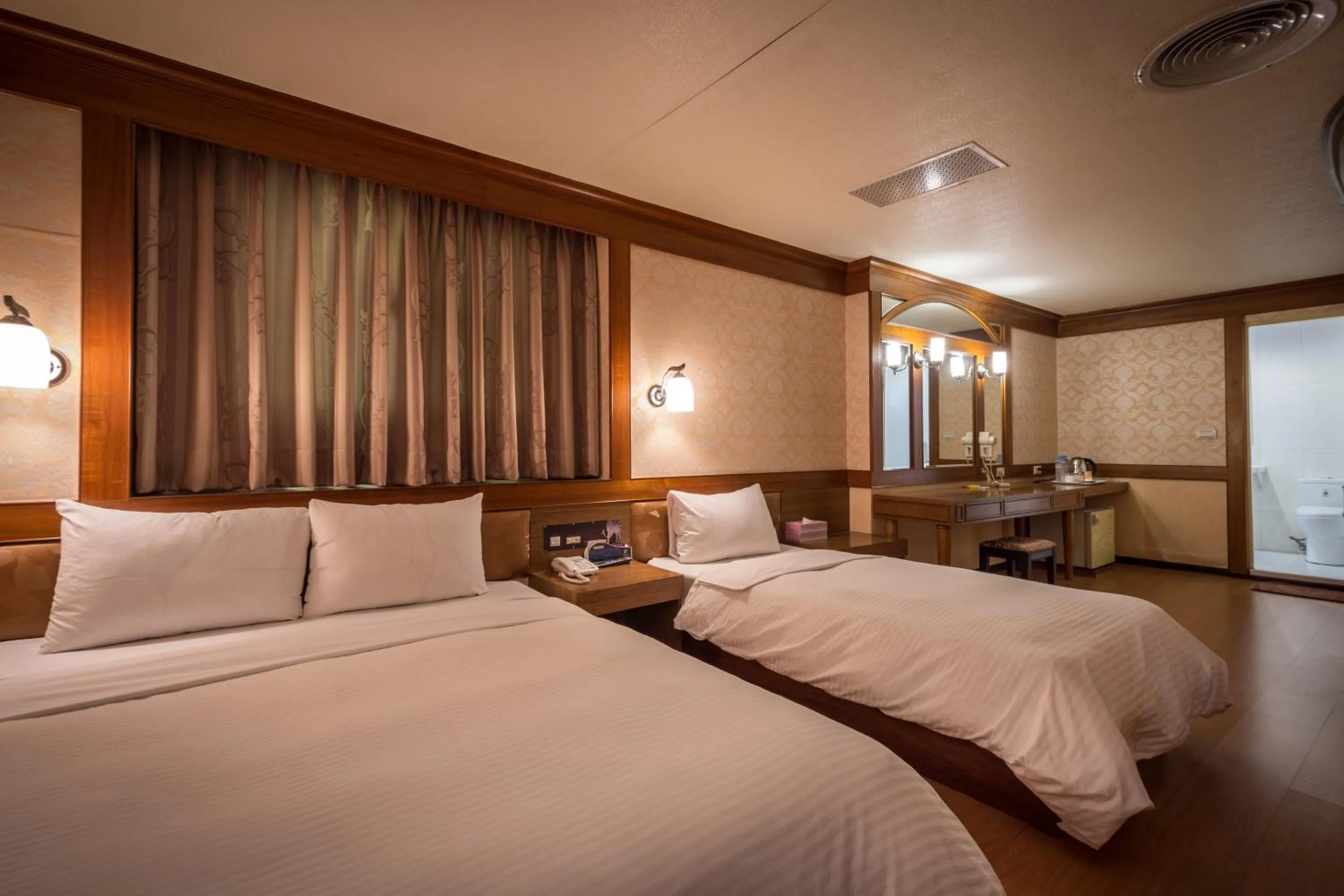 bunk bed, Bed in Golden Phoenix Hotel