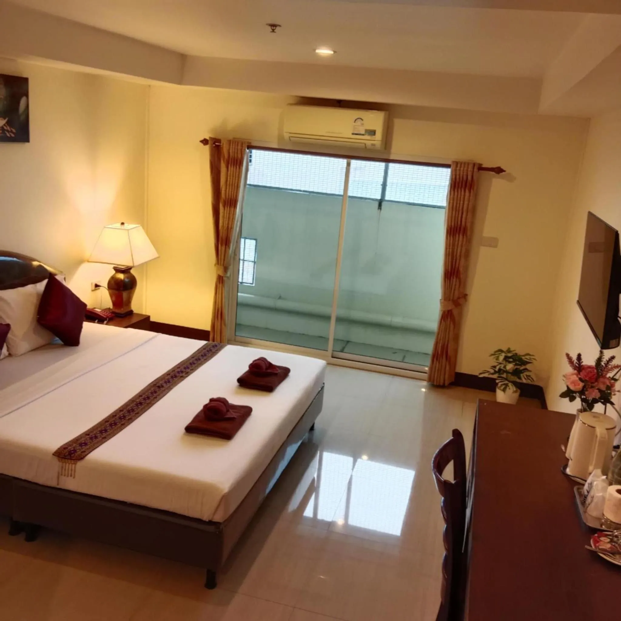 Bed in Pearl Place Hotel