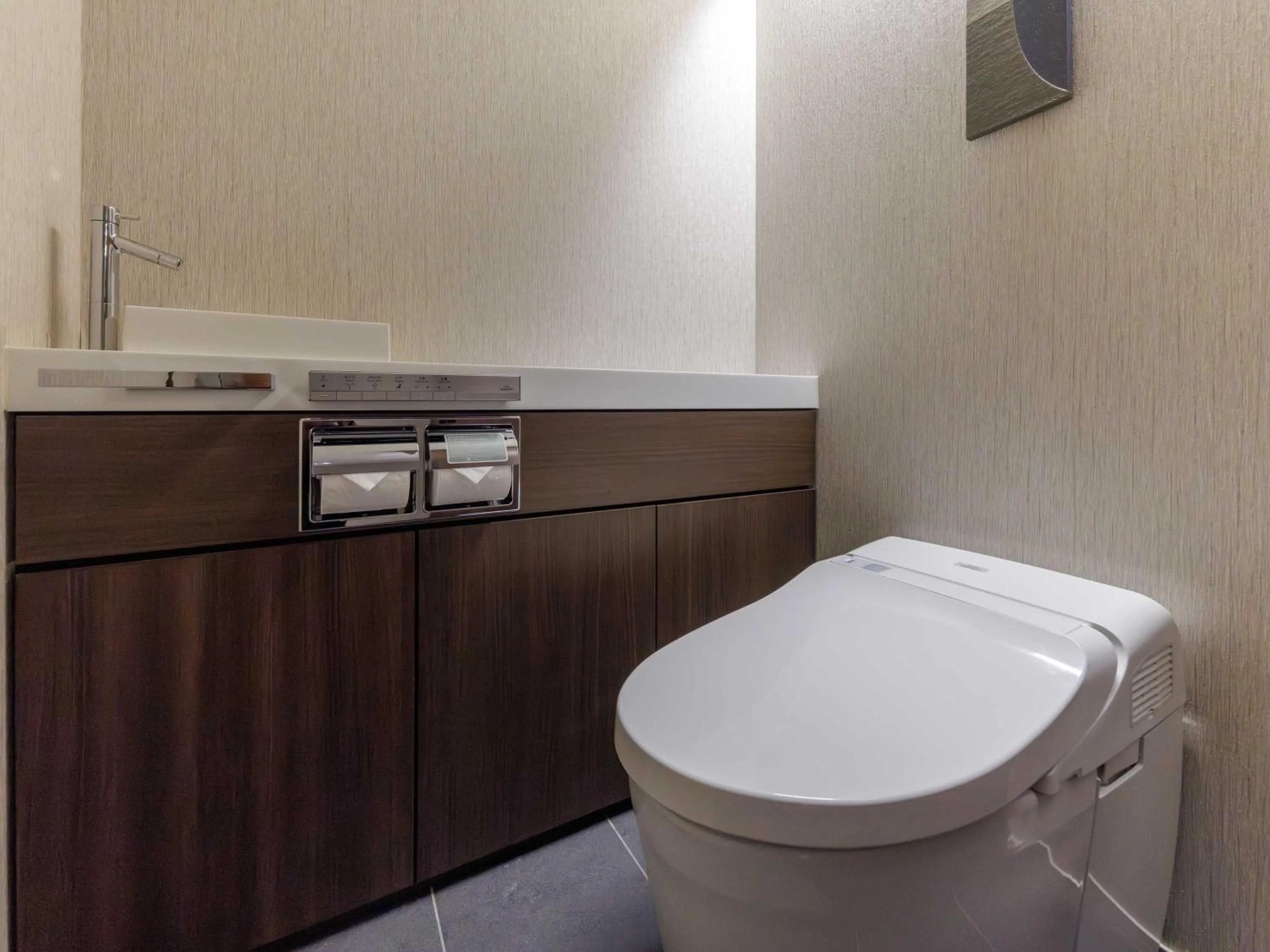 Toilet in Solaria Nishitetsu Hotel Kyoto Premier