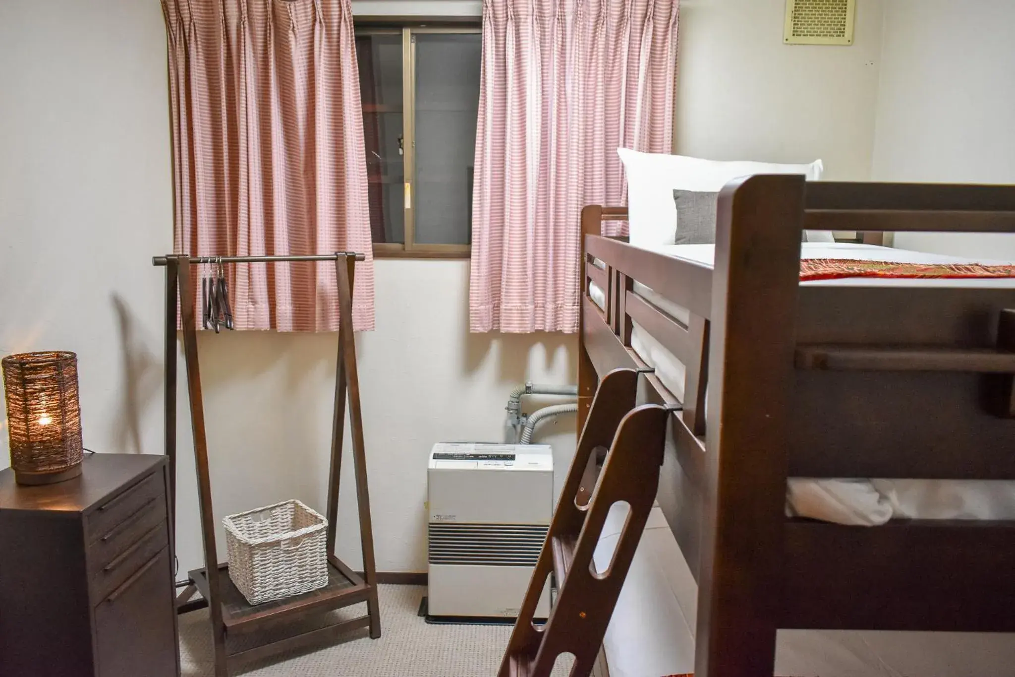 Budget Twin Room - single occupancy in Mojo Lodge Hakuba Budget Twin Room - single occupancy in Mojo Lodge Hakuba