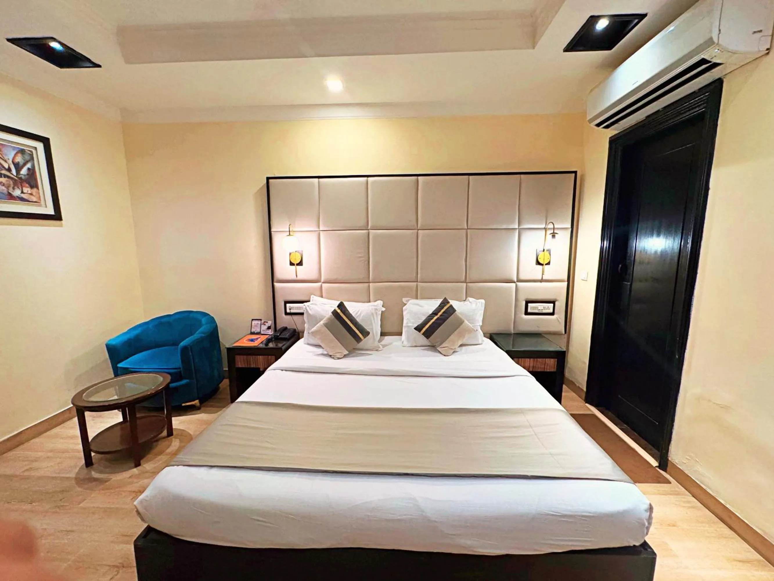 Bedroom, Bed in The Oakland Plaza by Orion Hotels