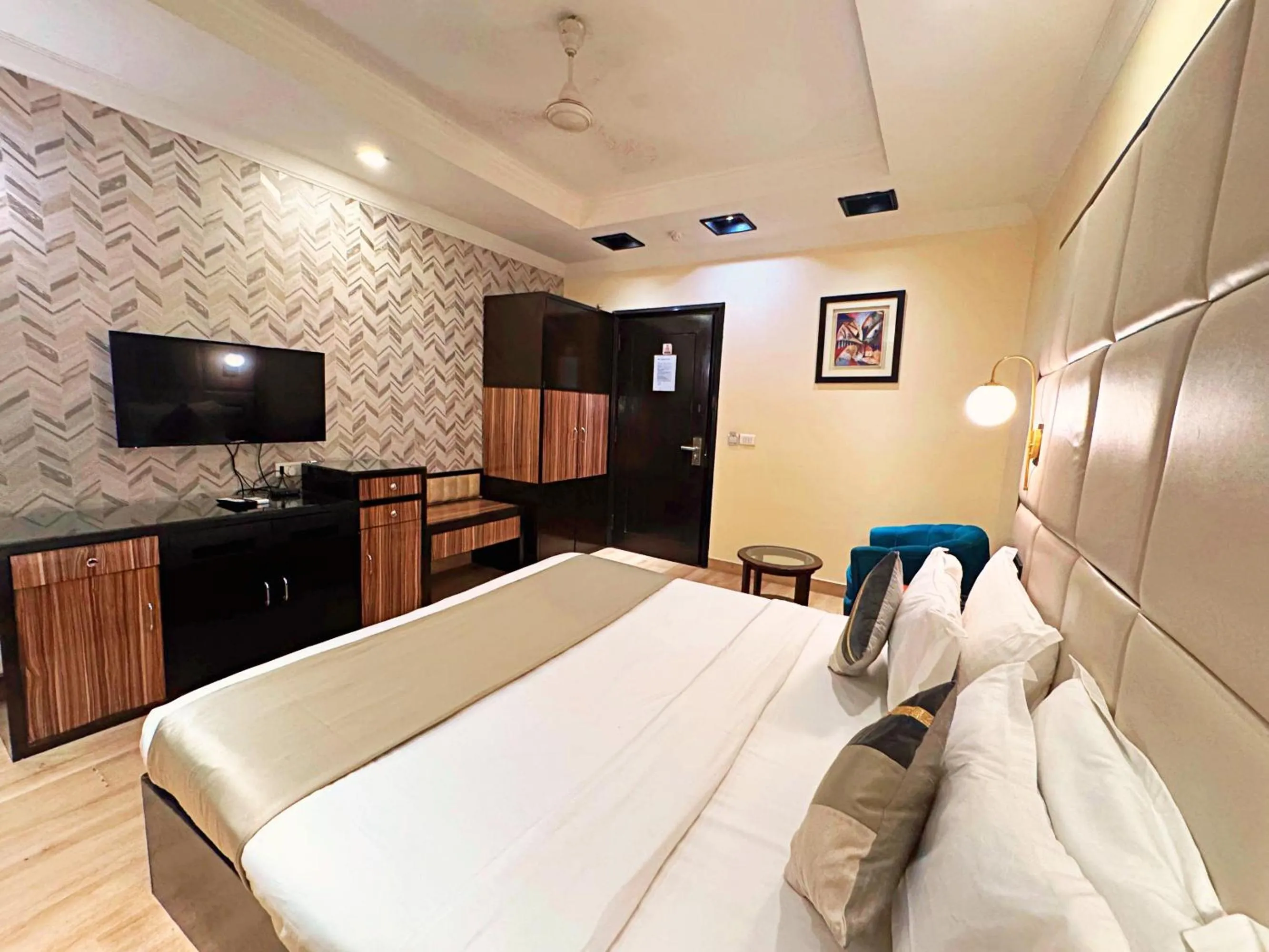 Bedroom, Bed in The Oakland Plaza by Orion Hotels