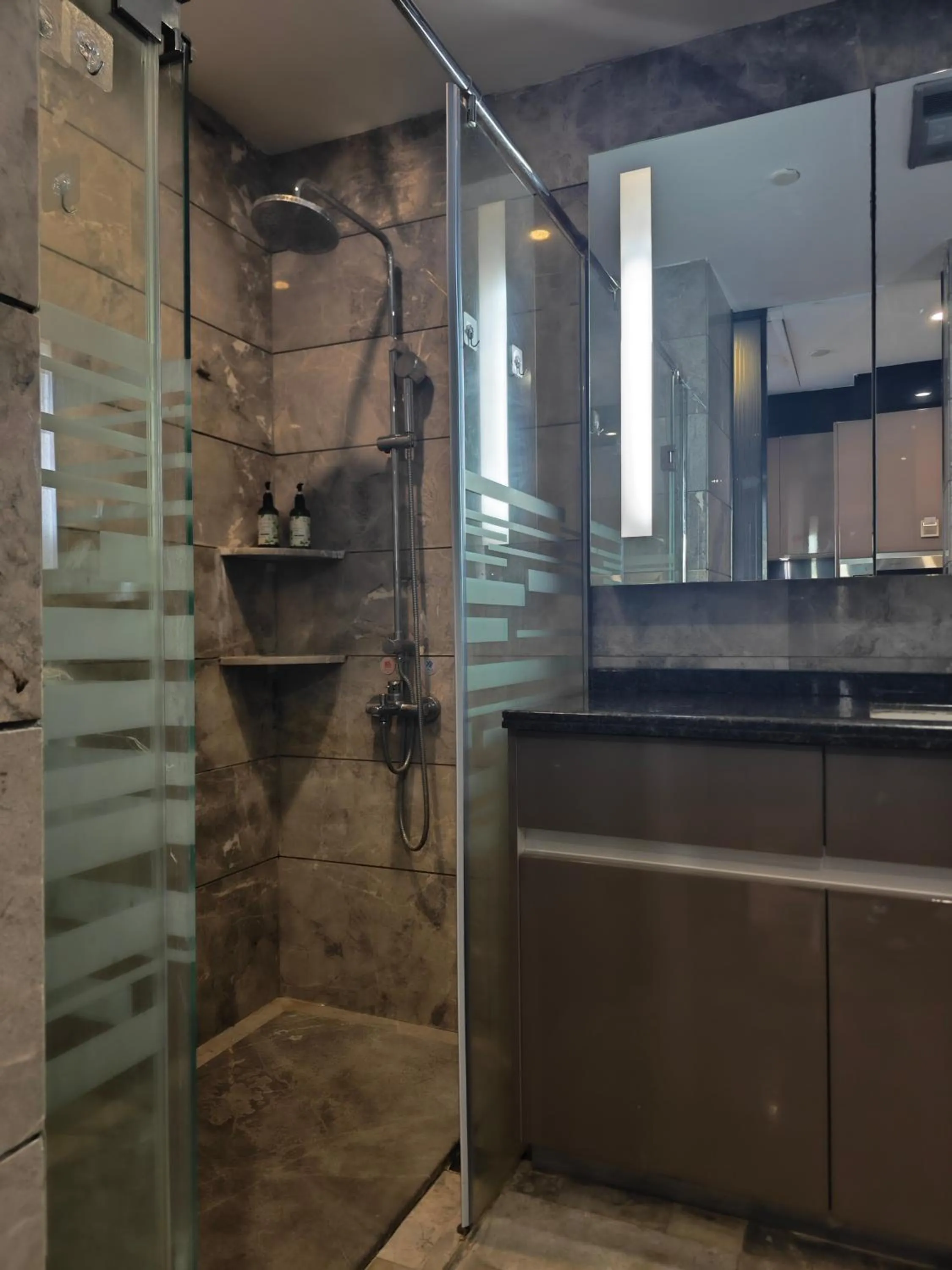 Shower in Green Lemon Tree International Apartment - Beijing Road Jiedeng Metropolis Branch