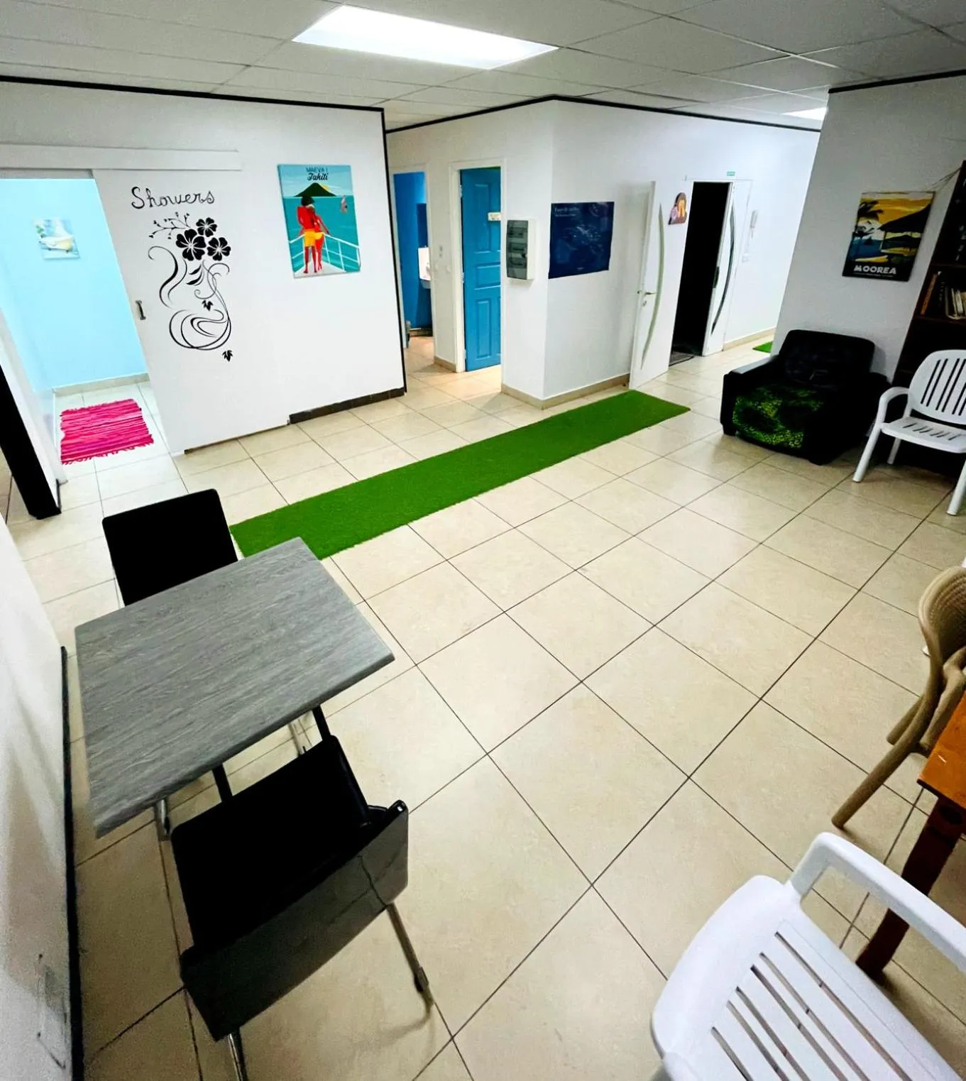 Seating area in Mahana Lodge Hostel & Backpacker