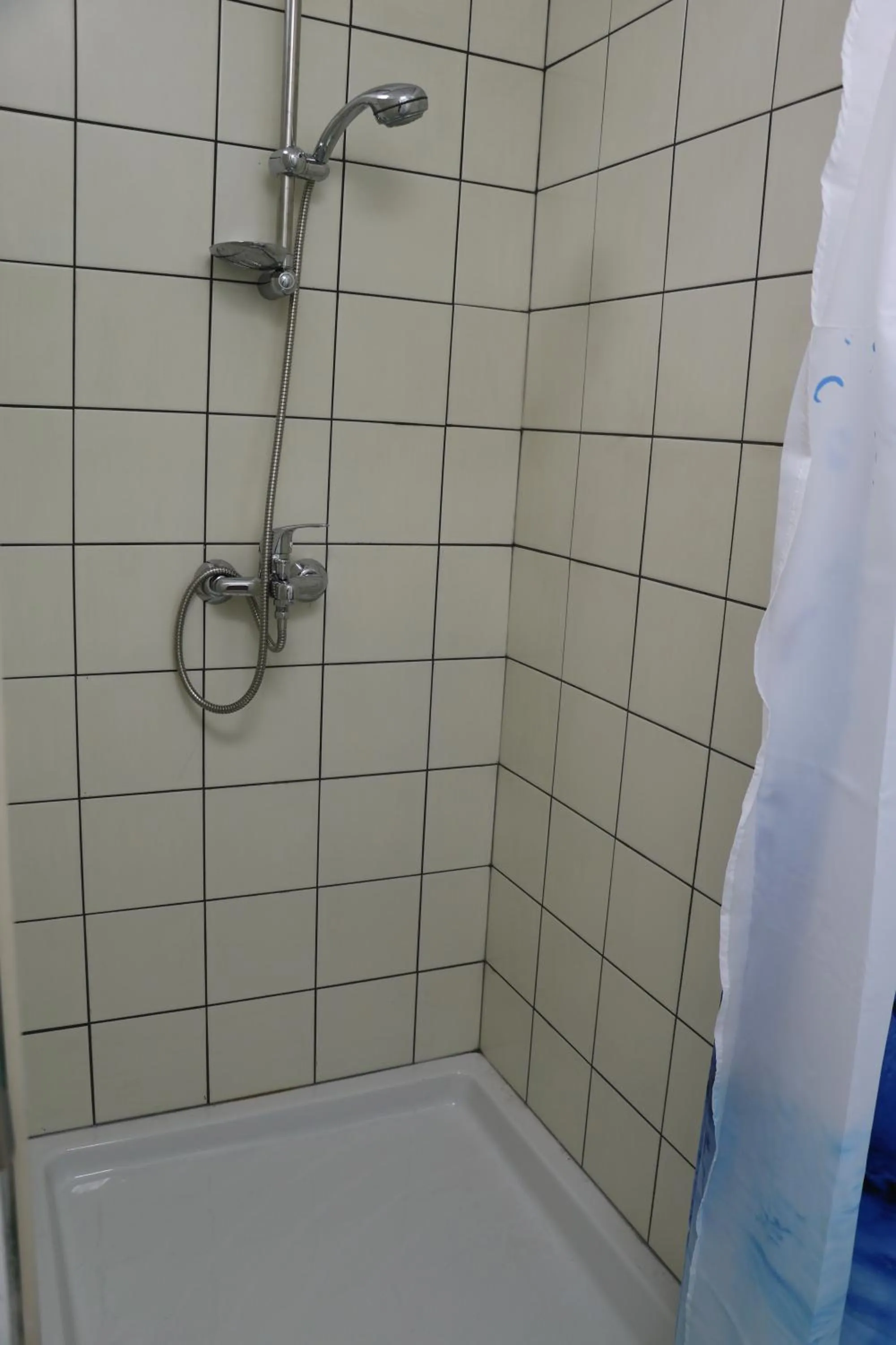 Shower in Mahana Lodge Hostel & Backpacker