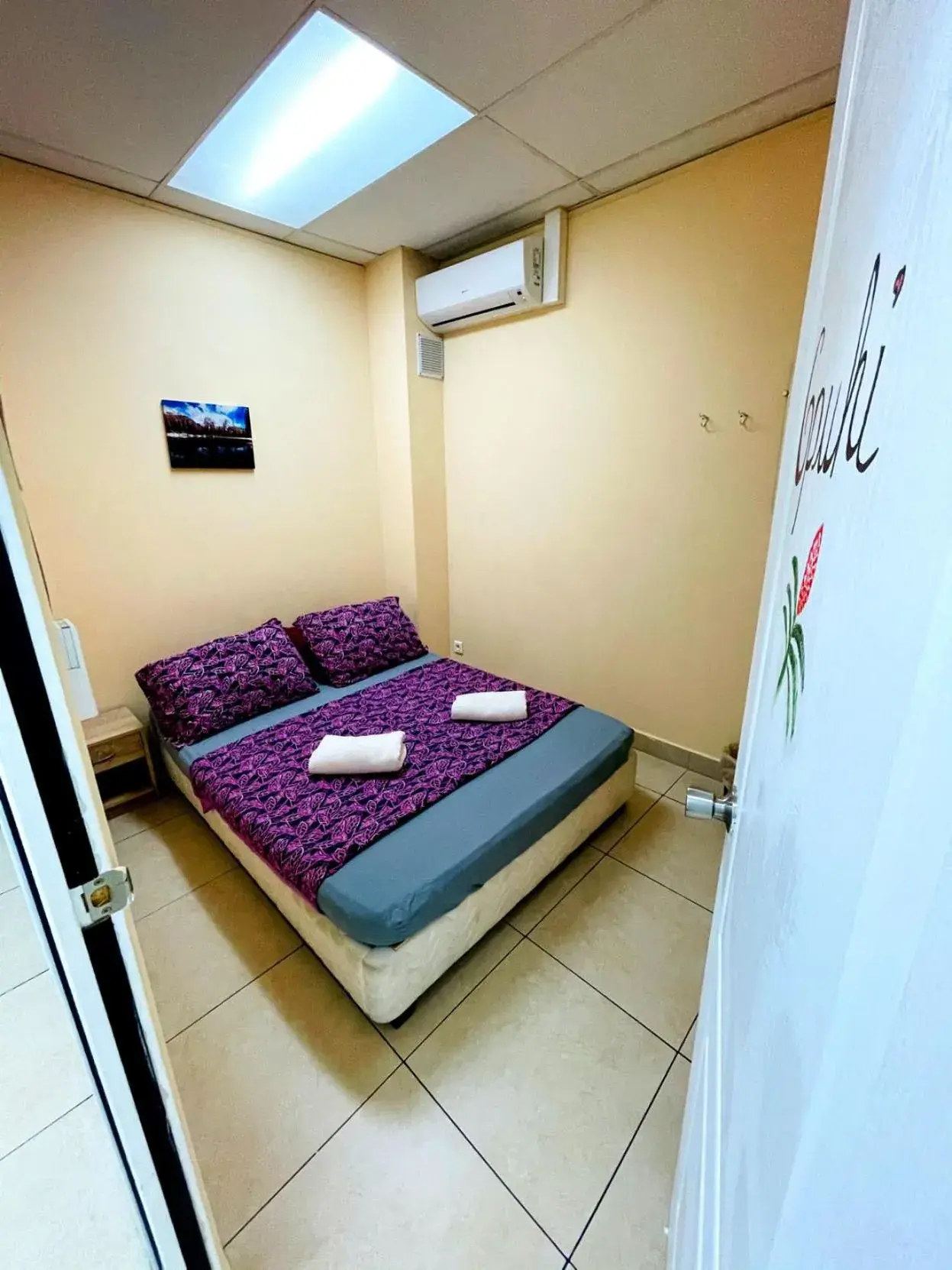 Double Room in Mahana Lodge Hostel & Backpacker Double Room in Mahana Lodge Hostel & Backpacker