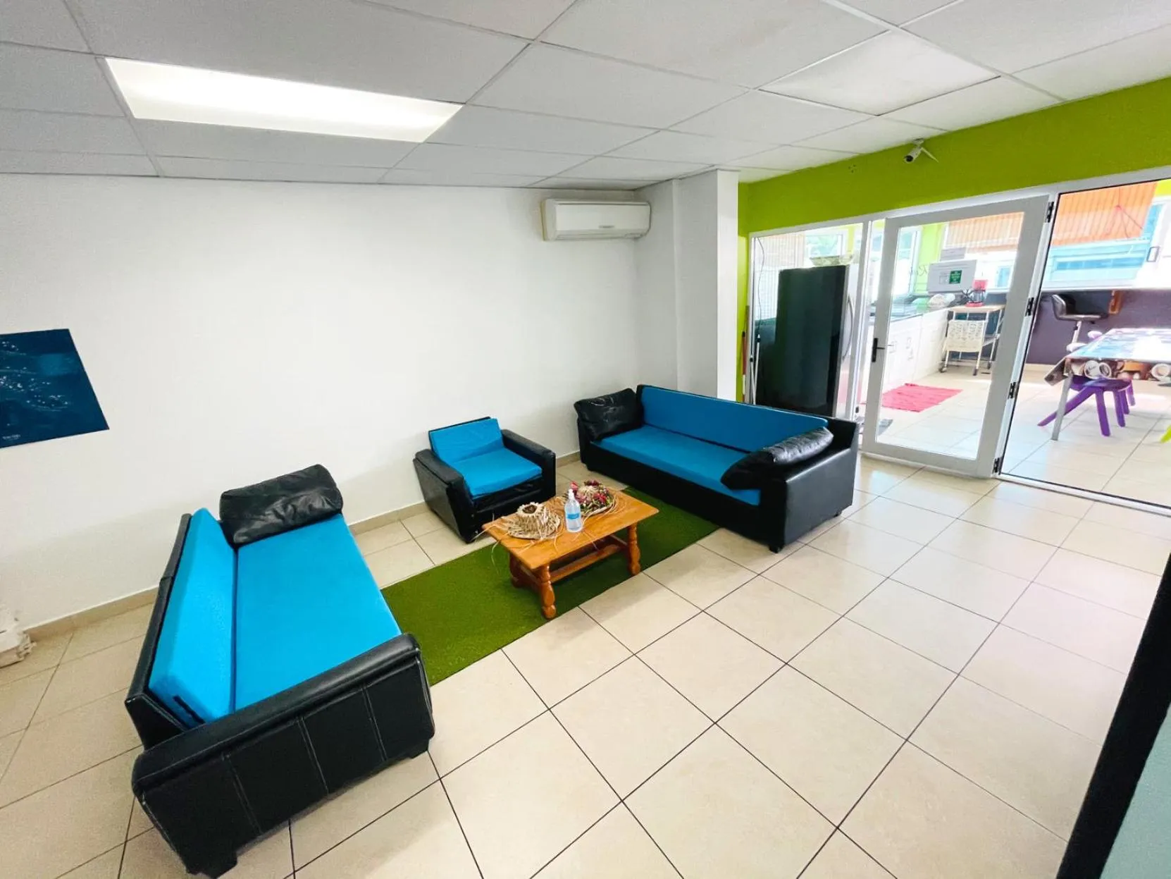 Living room in Mahana Lodge Hostel & Backpacker