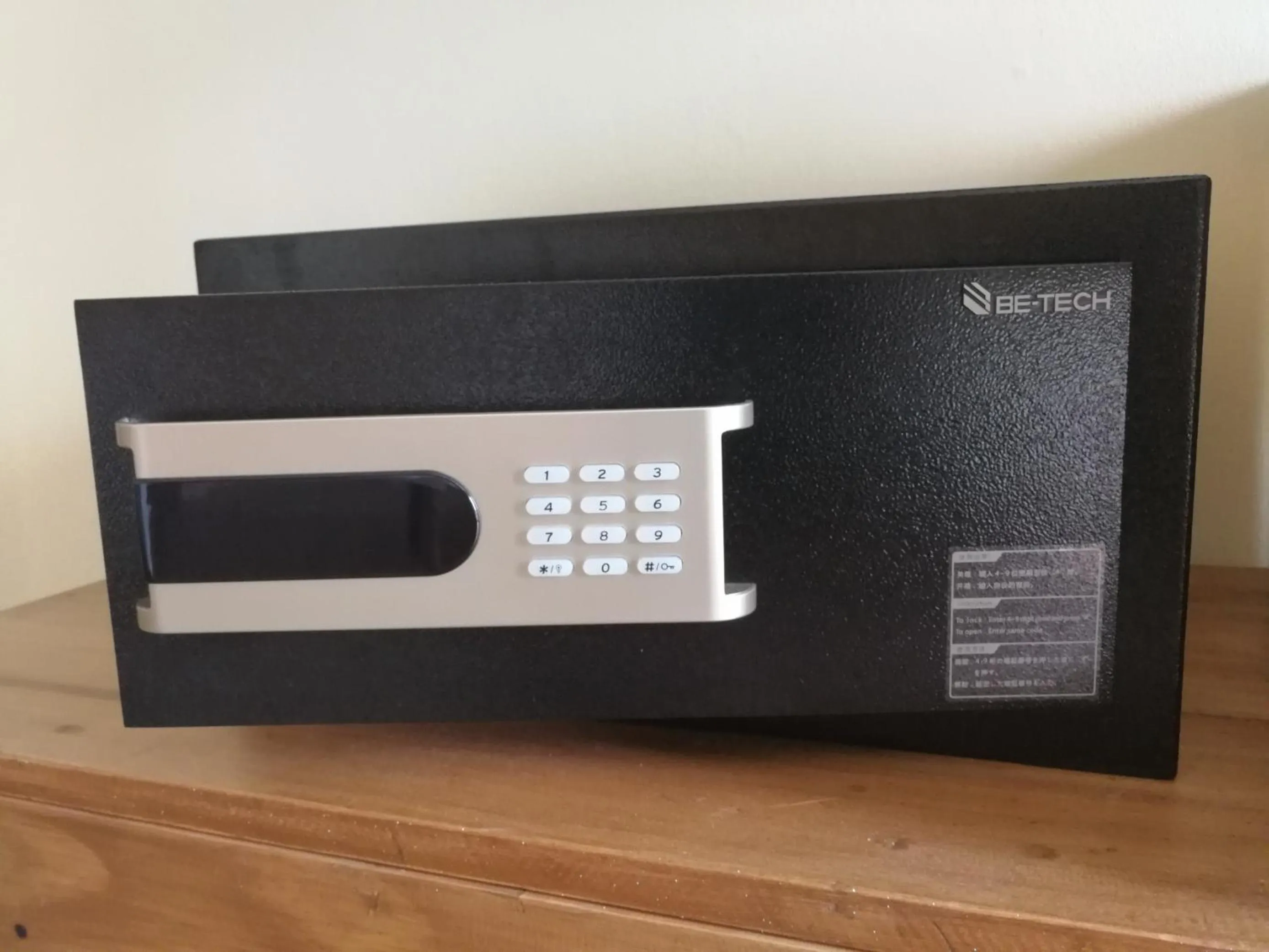 Area and facilities in Siri Poshtel Bangkok