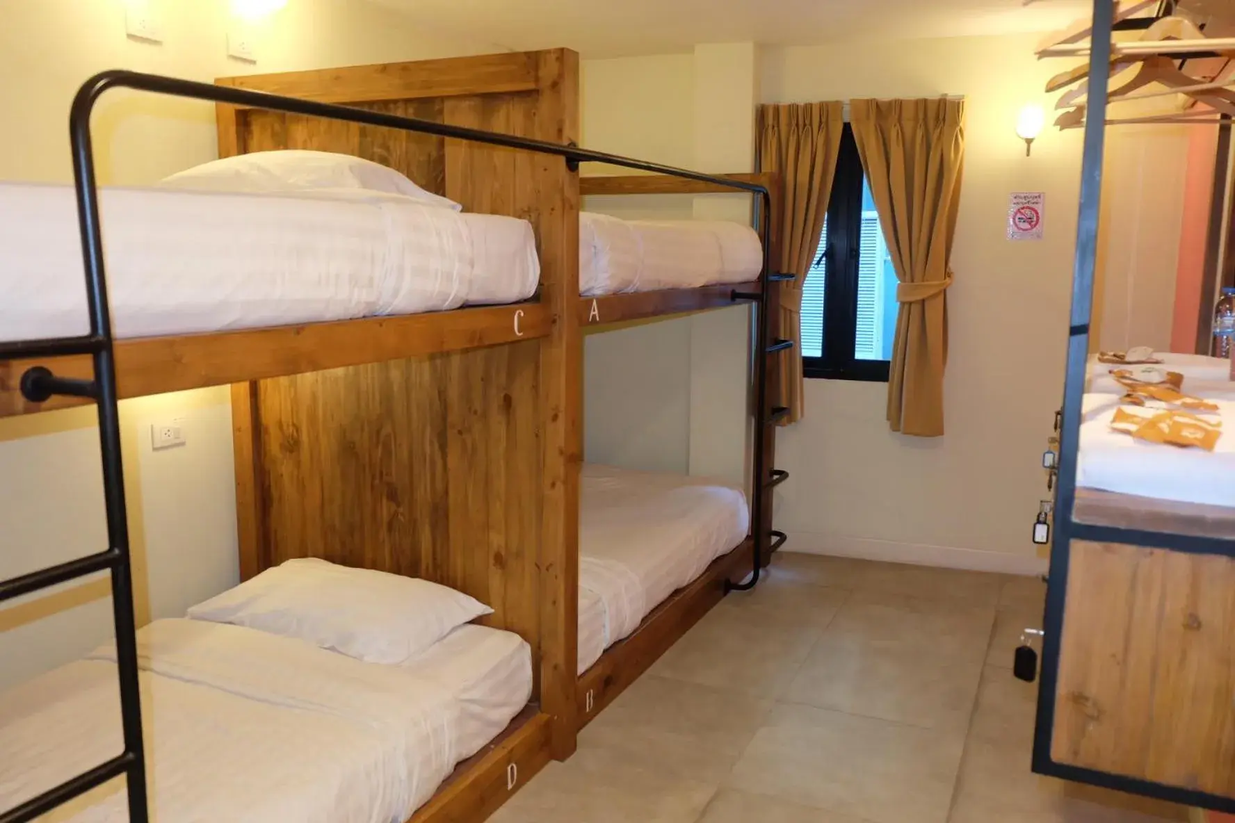 Photo of the whole room, Bed in Siri Poshtel Bangkok Photo of the whole room, Bed in Siri Poshtel Bangkok