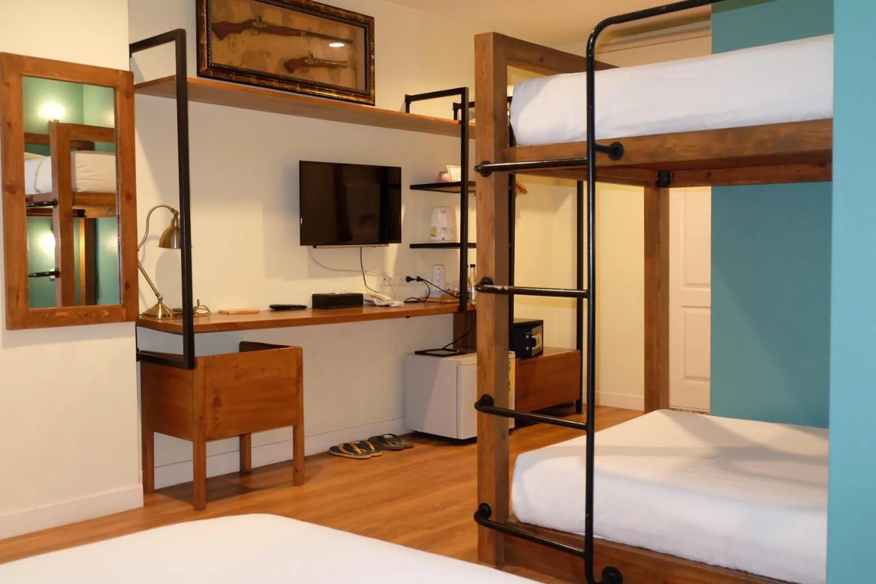 TV and multimedia, Bed in Siri Poshtel Bangkok