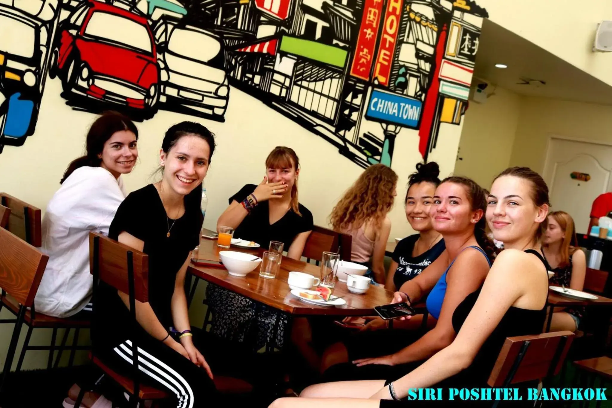 Restaurant/places to eat in Siri Poshtel Bangkok Restaurant/places to eat in Siri Poshtel Bangkok