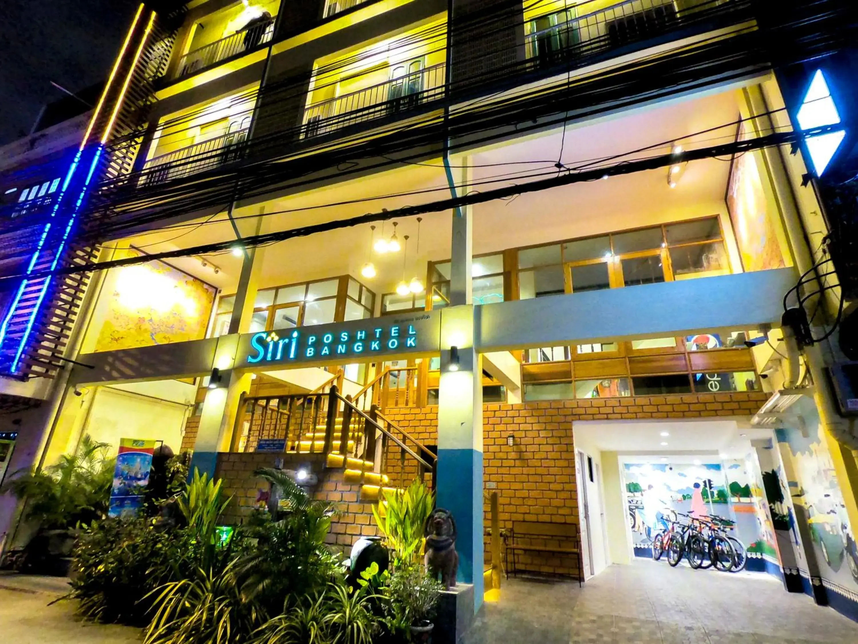 Property building in Siri Poshtel Bangkok Property building in Siri Poshtel Bangkok