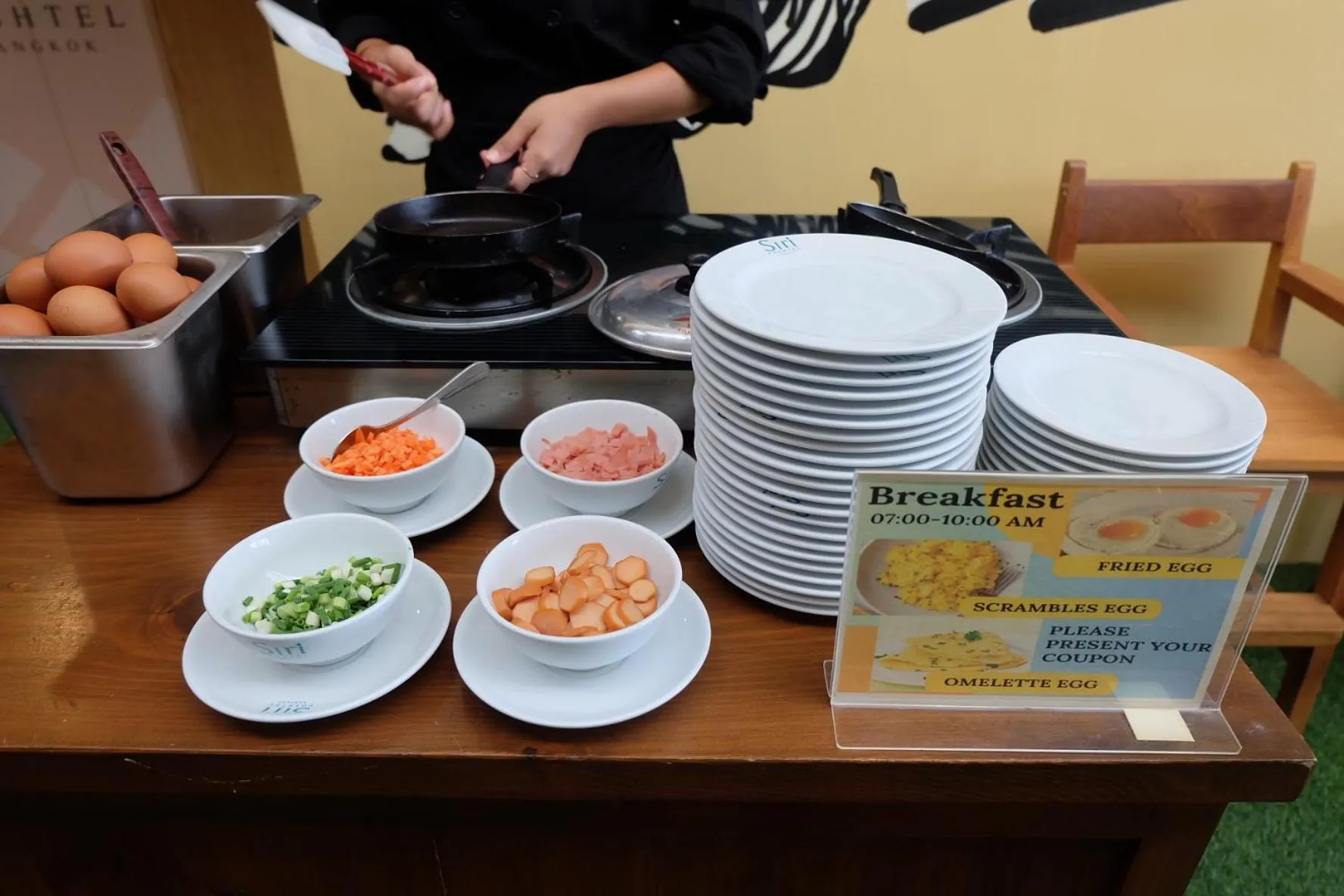 Breakfast in Siri Poshtel Bangkok