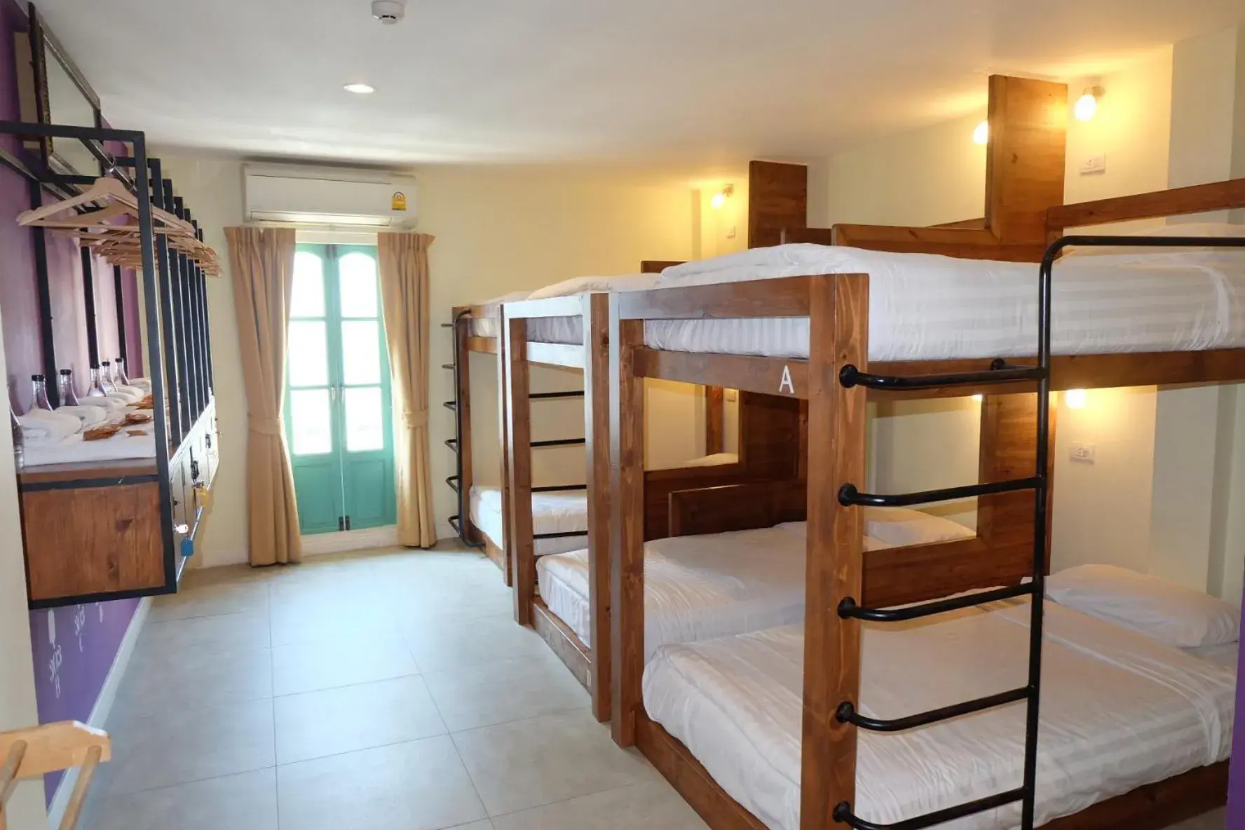 Photo of the whole room, Bed in Siri Poshtel Bangkok Photo of the whole room, Bed in Siri Poshtel Bangkok