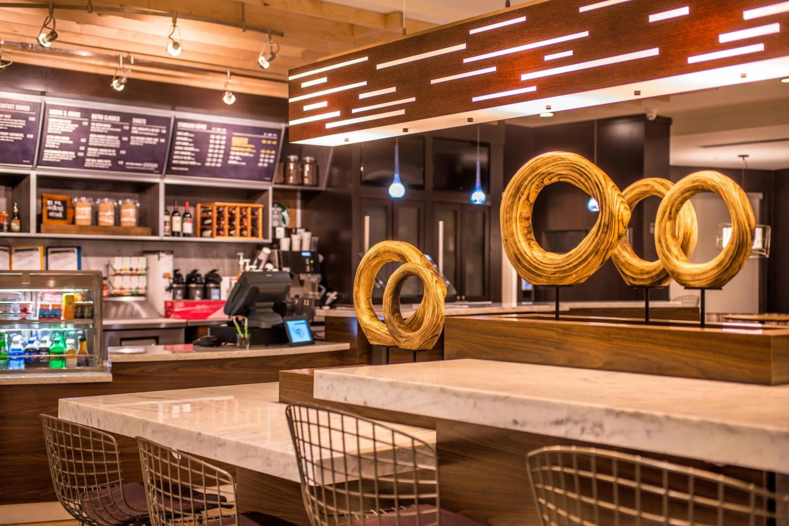 Restaurant/places to eat in Courtyard by Marriott Detroit Farmington