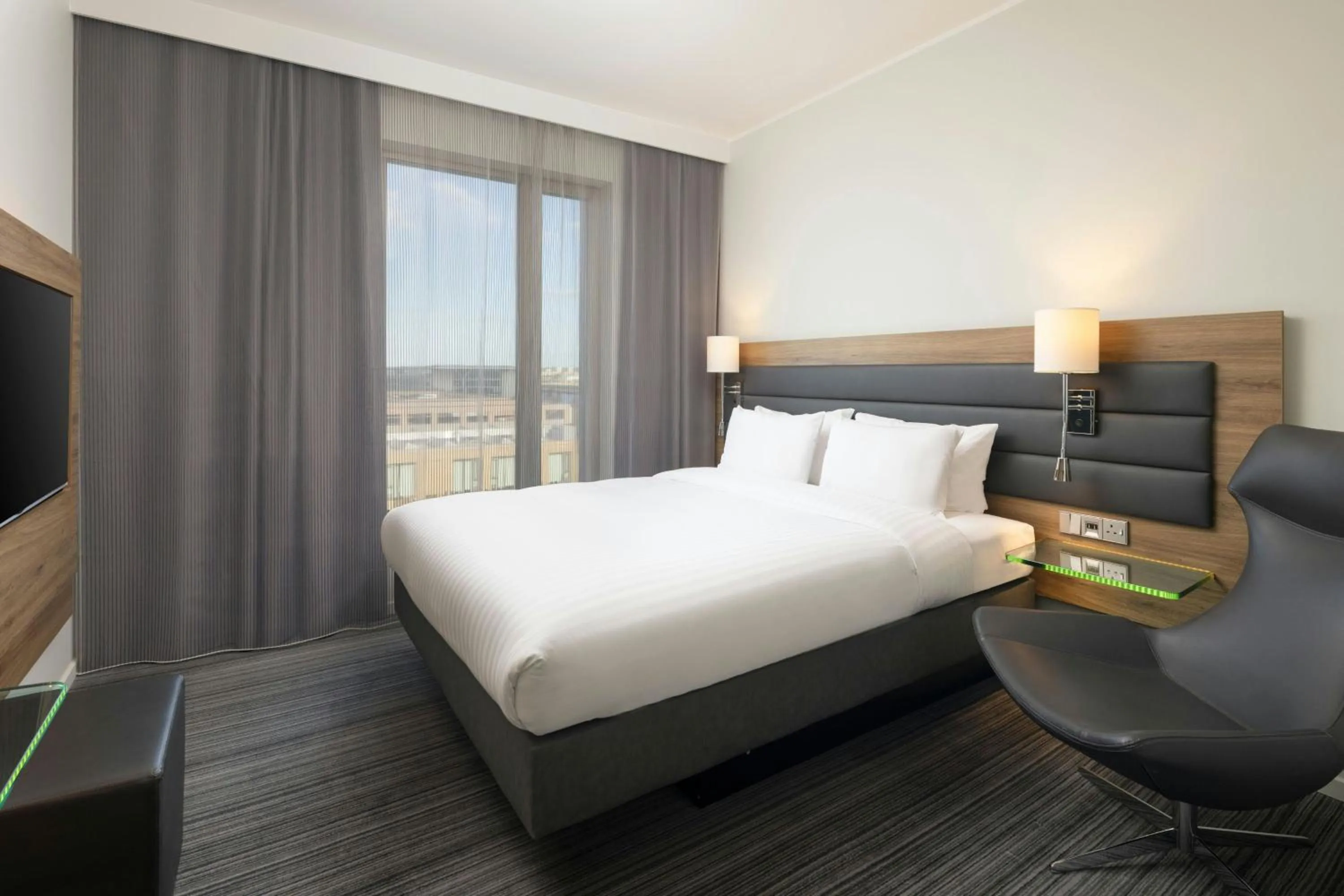 Photo of the whole room, Bed in Moxy London Excel