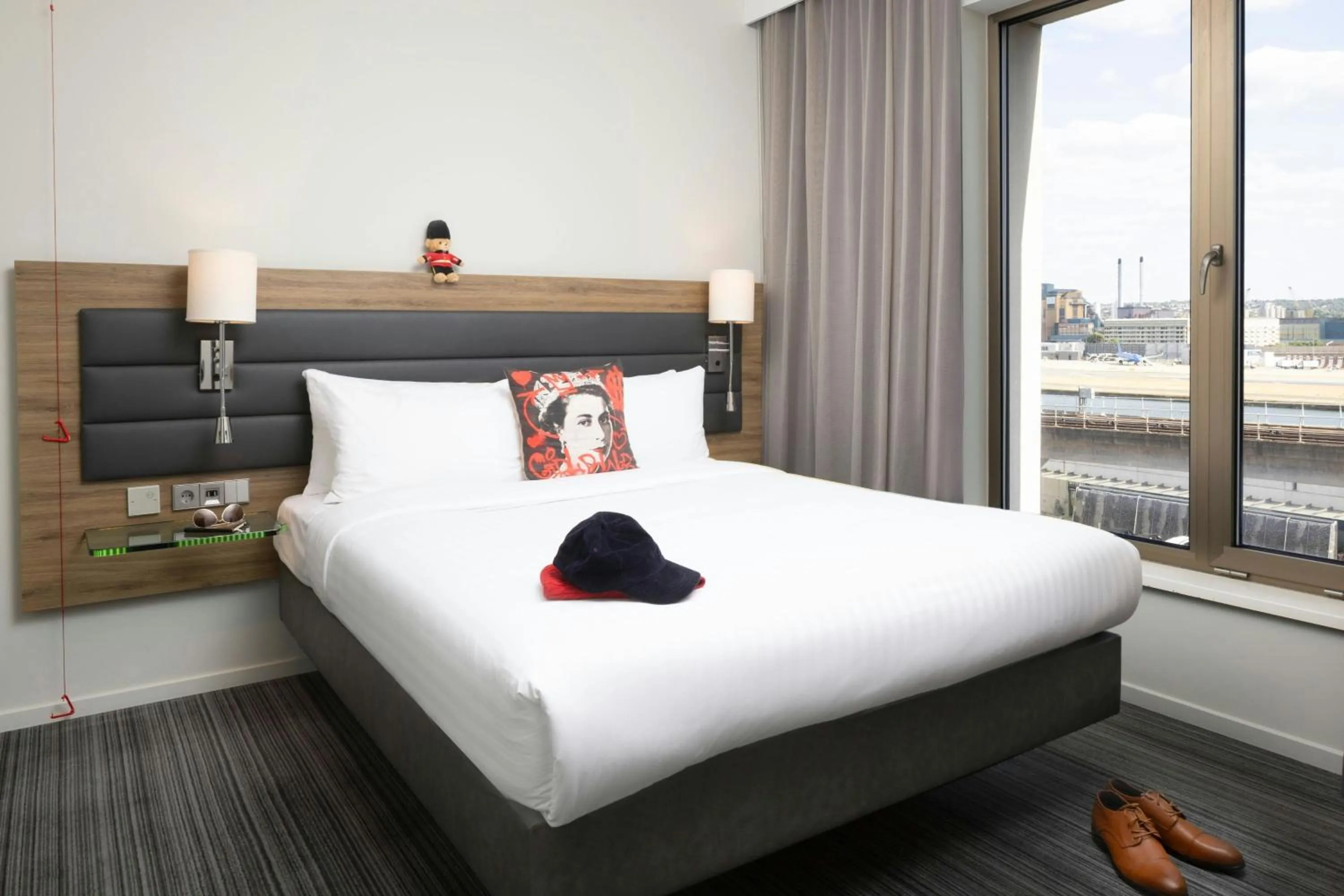 Photo of the whole room, Bed in Moxy London Excel