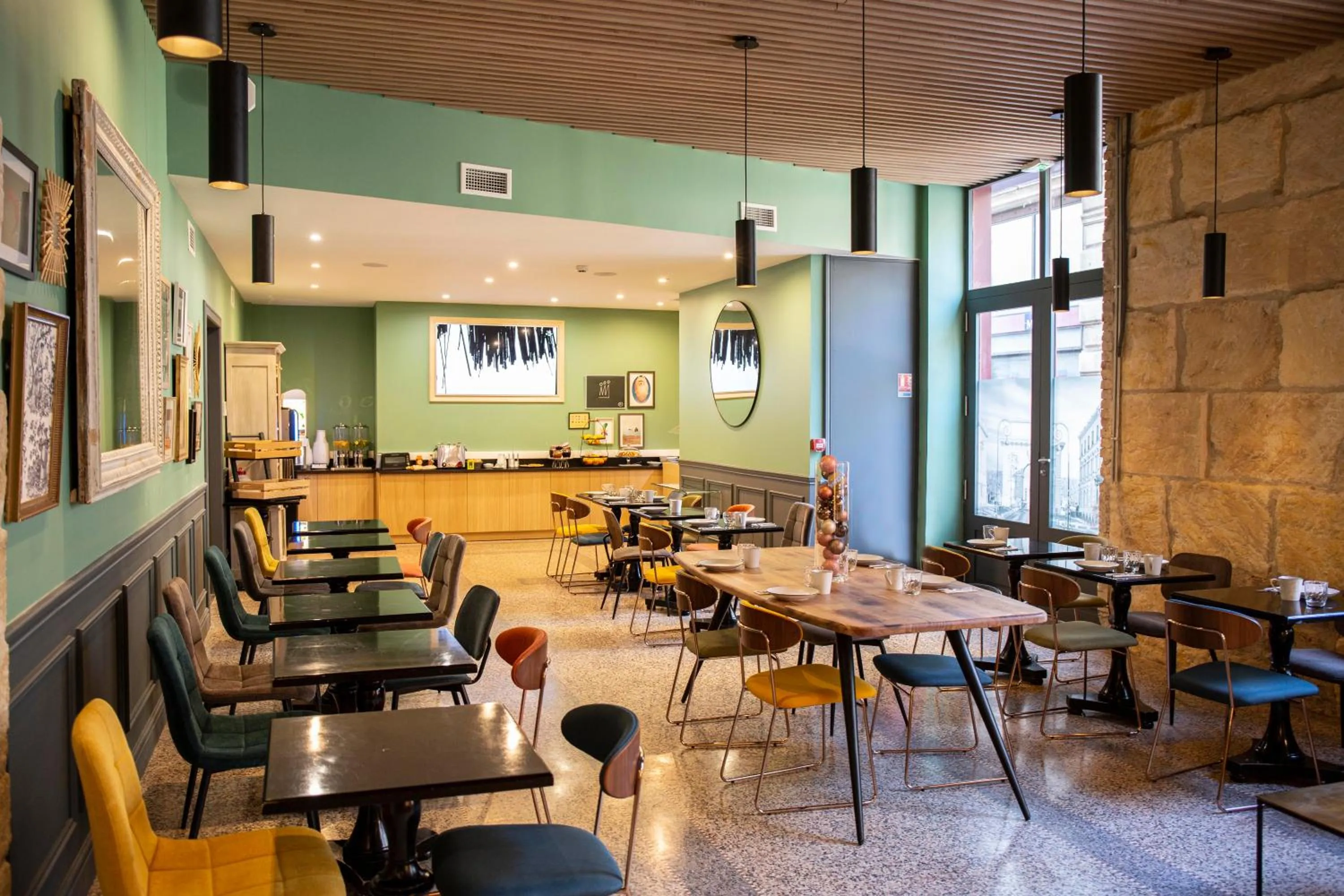 Buffet breakfast in Hôtel Royal