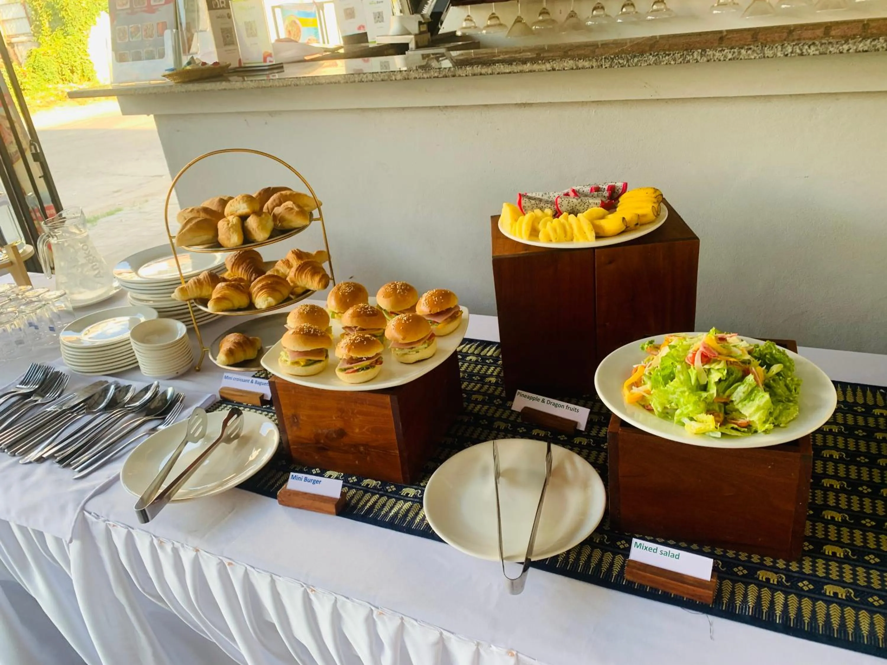 Food and drinks in The One by Nika