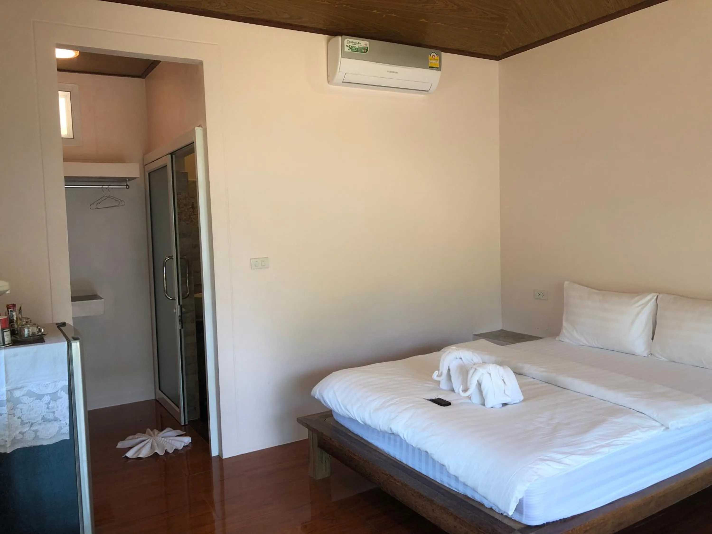 Bed in Prompakdee Kohmak Resort