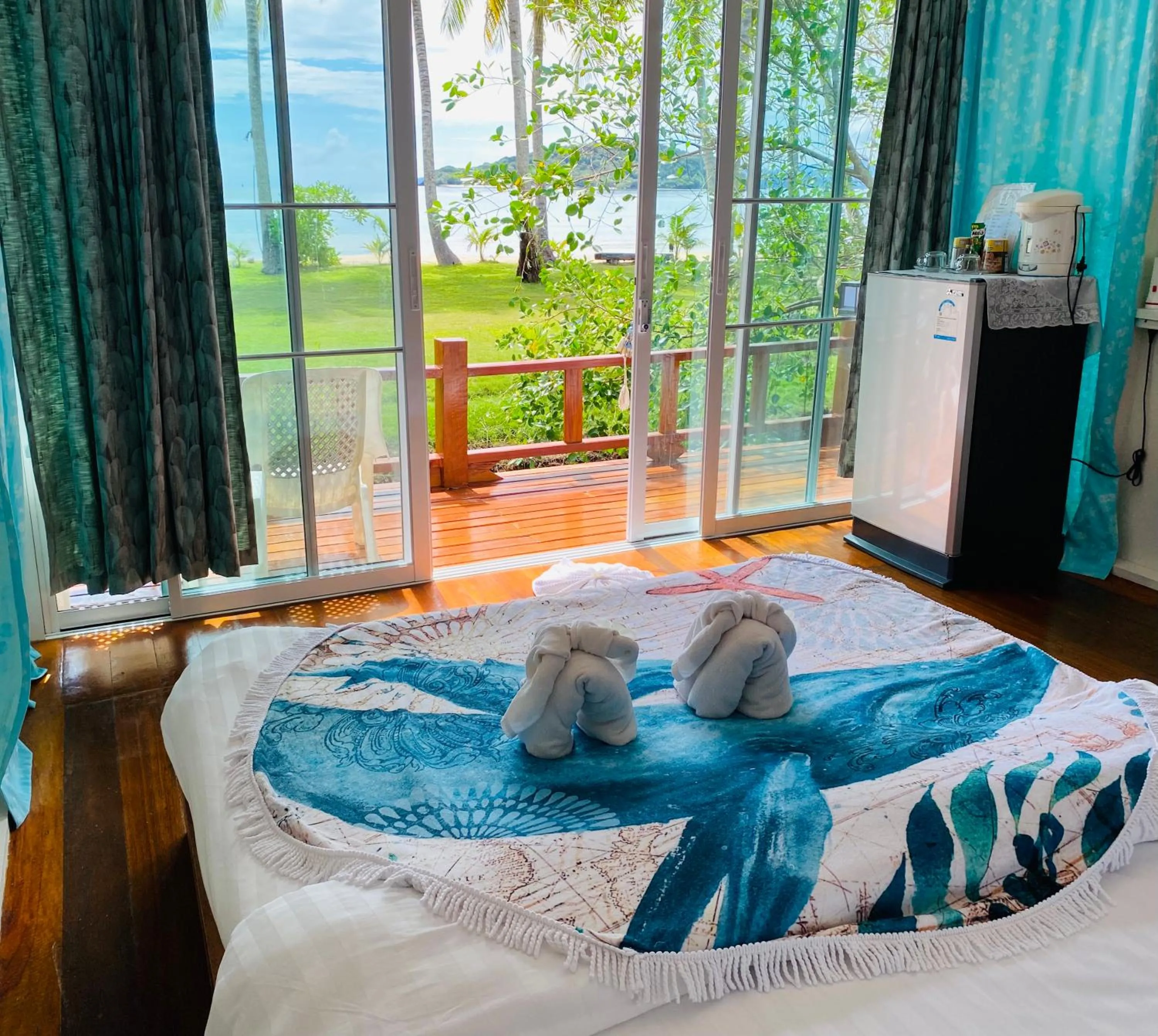 Bed in Prompakdee Kohmak Resort