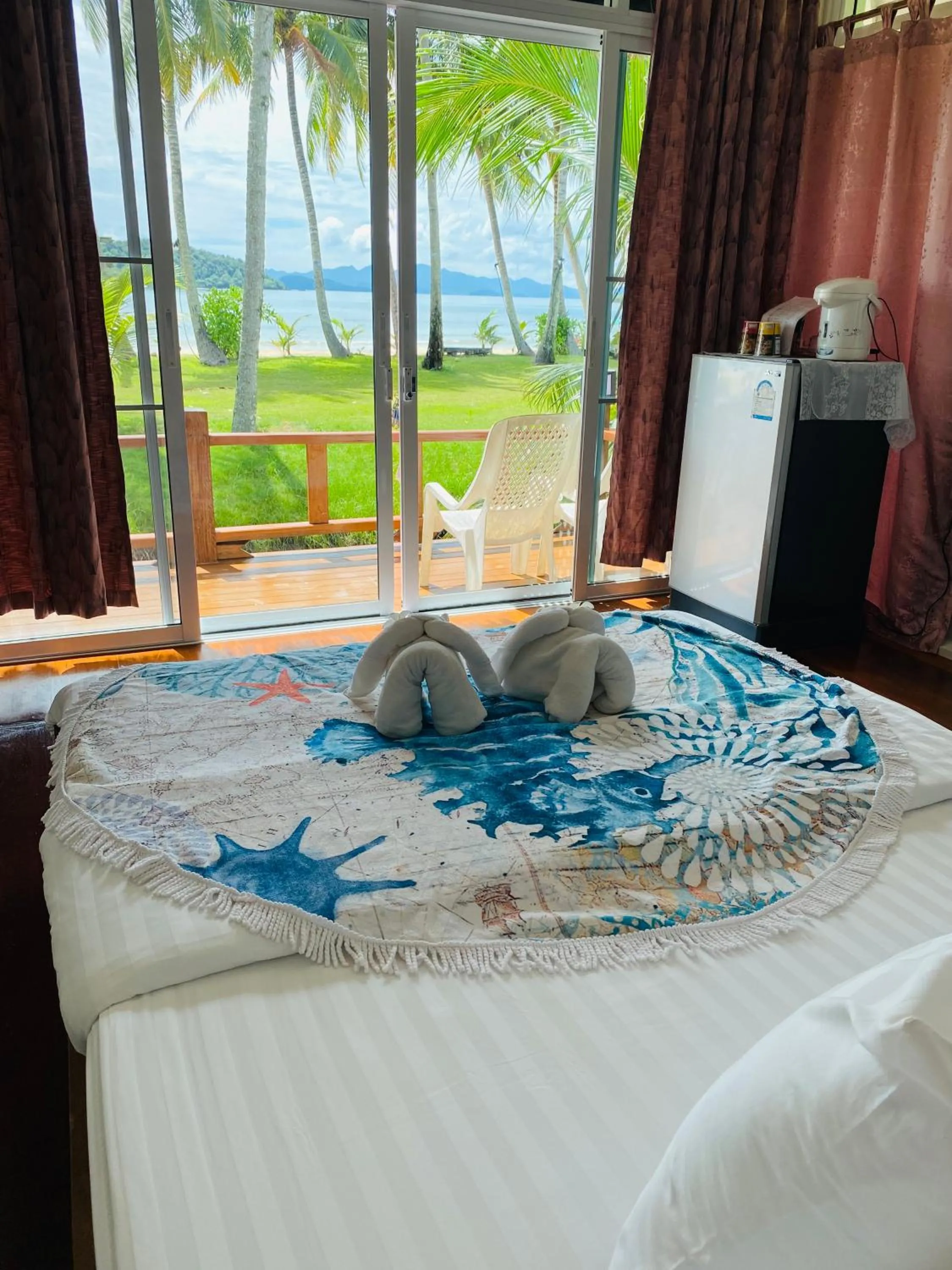 Bed in Prompakdee Kohmak Resort