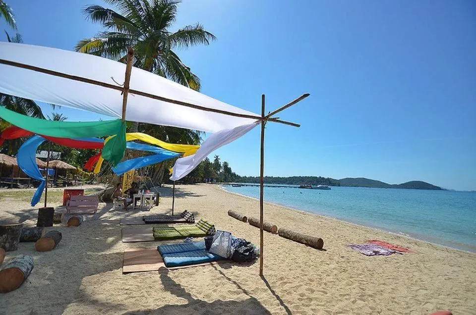 Beach in Prompakdee Kohmak Resort