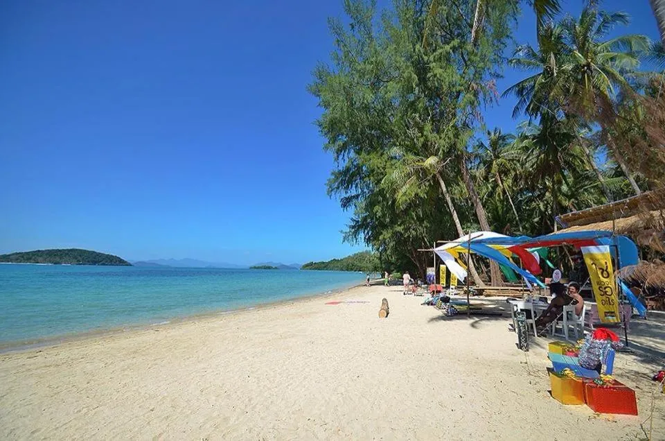 Beach in Prompakdee Kohmak Resort