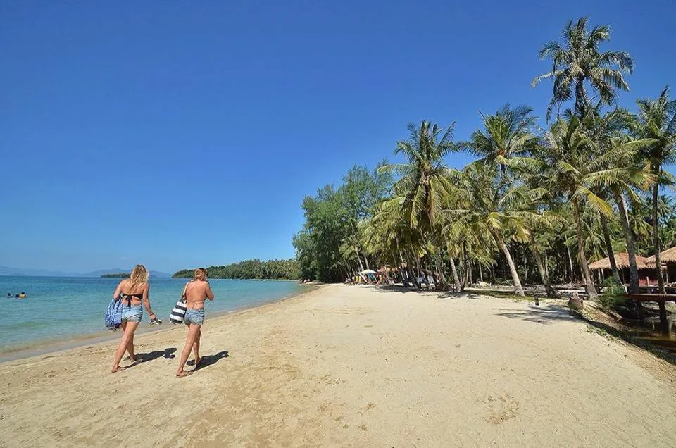 Beach in Prompakdee Kohmak Resort