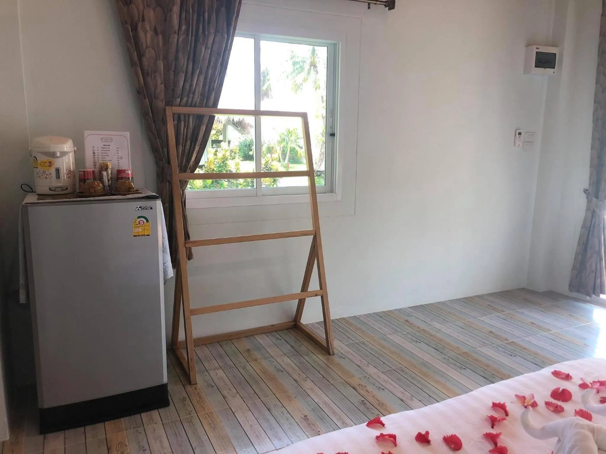 Bed in Prompakdee Kohmak Resort