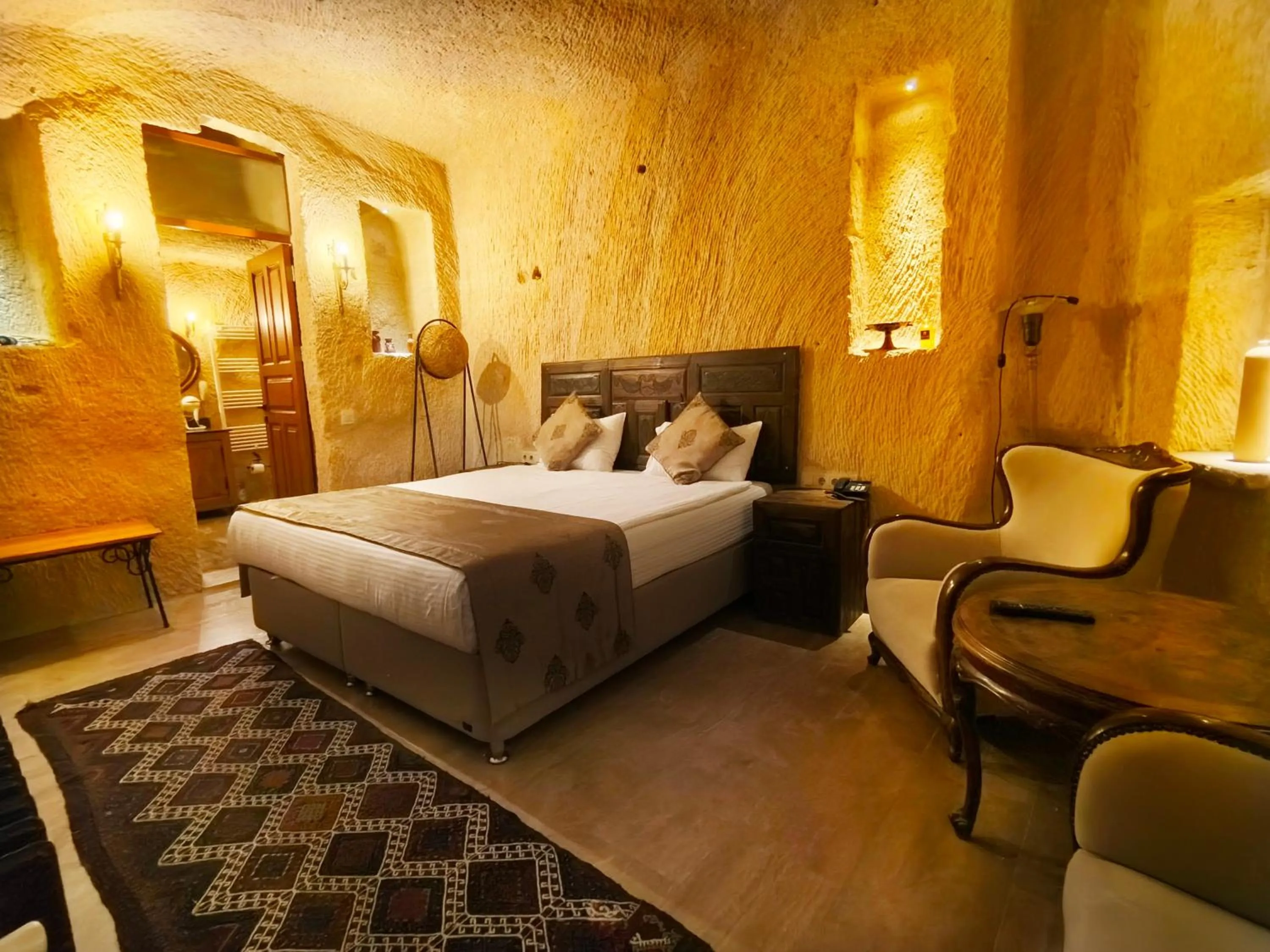 Bedroom, Bed in Acropolis Cave Suite