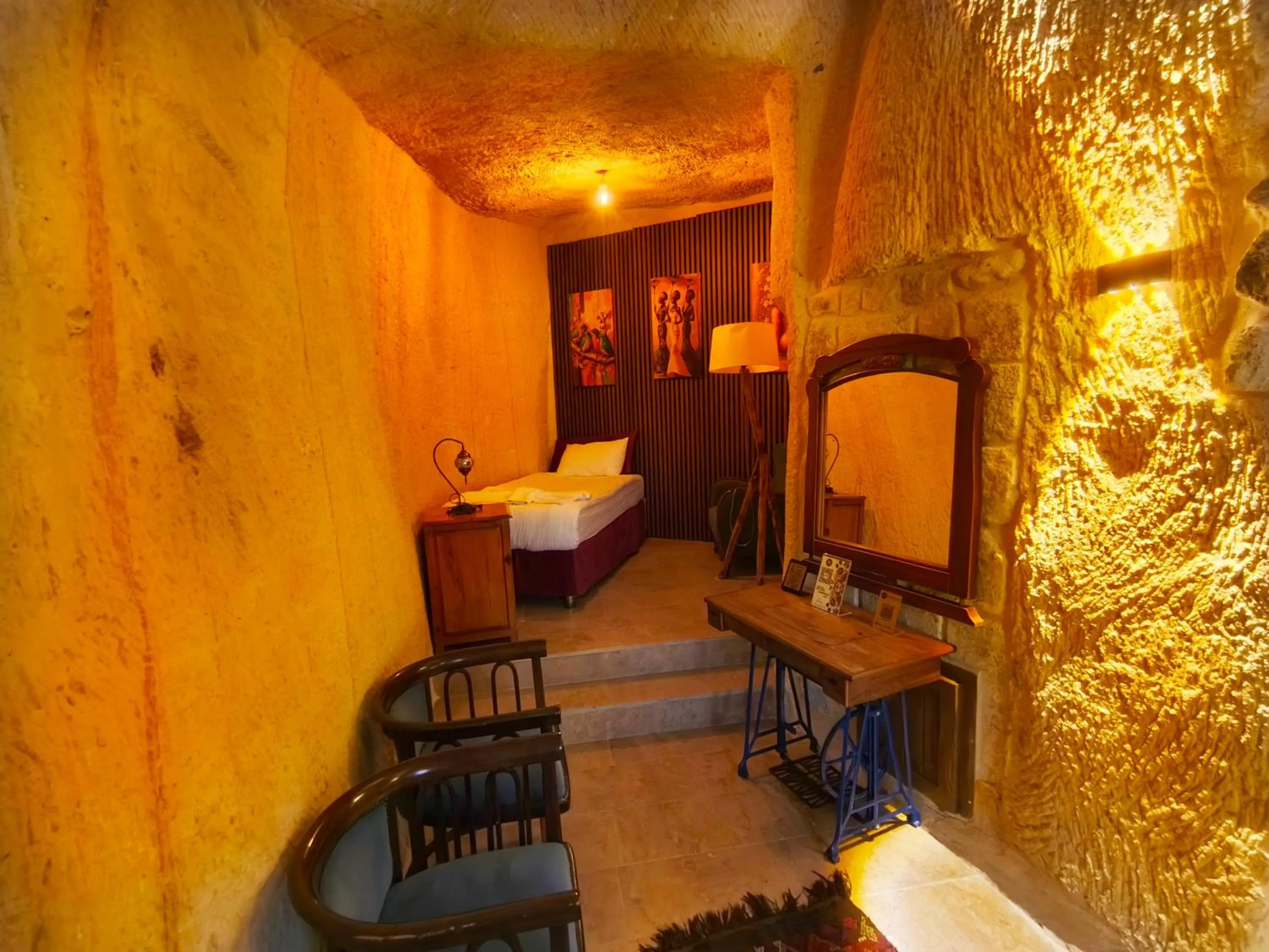 Bedroom, Bed in Acropolis Cave Suite