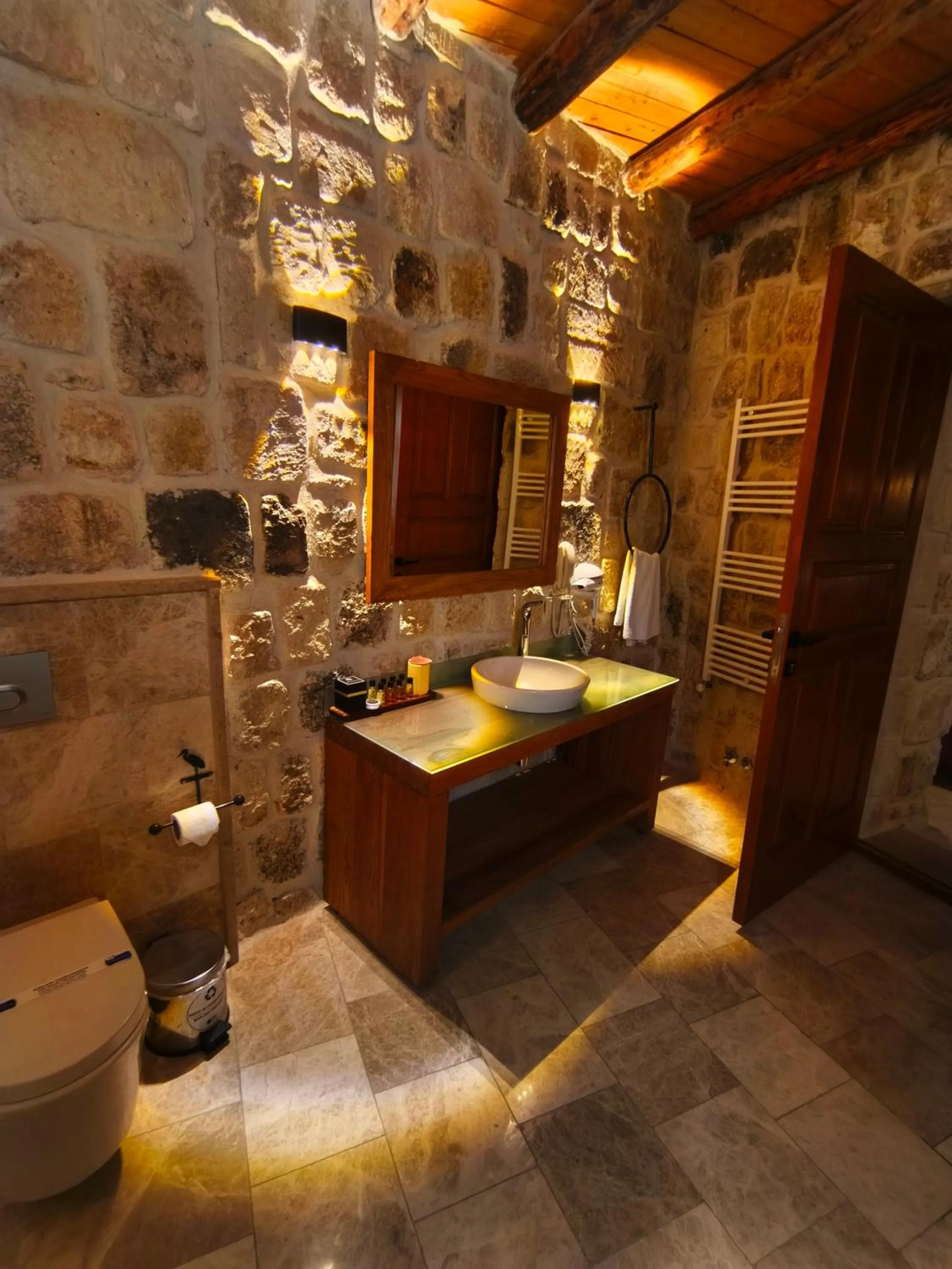 Acropolis Cave Suite