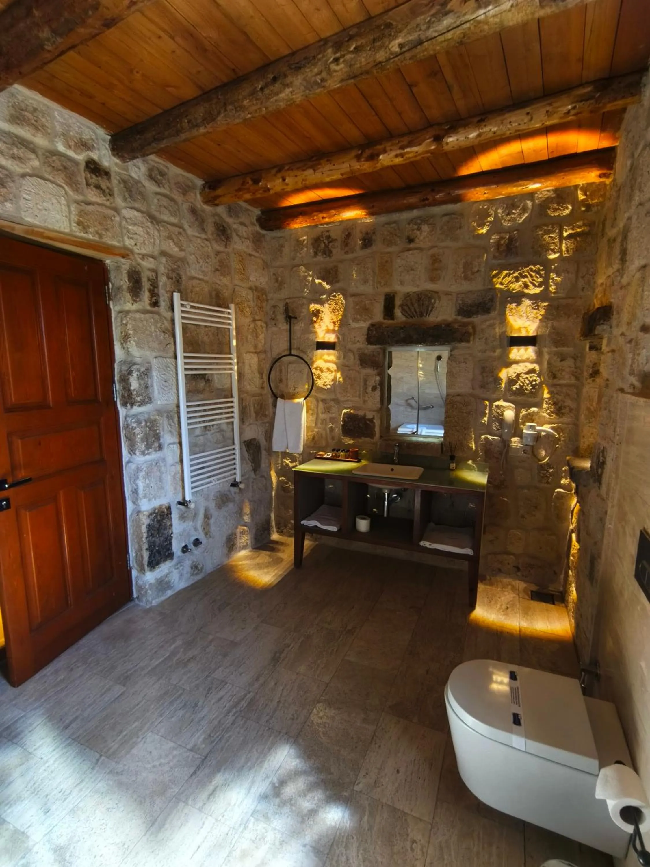 Toilet in Acropolis Cave Suite
