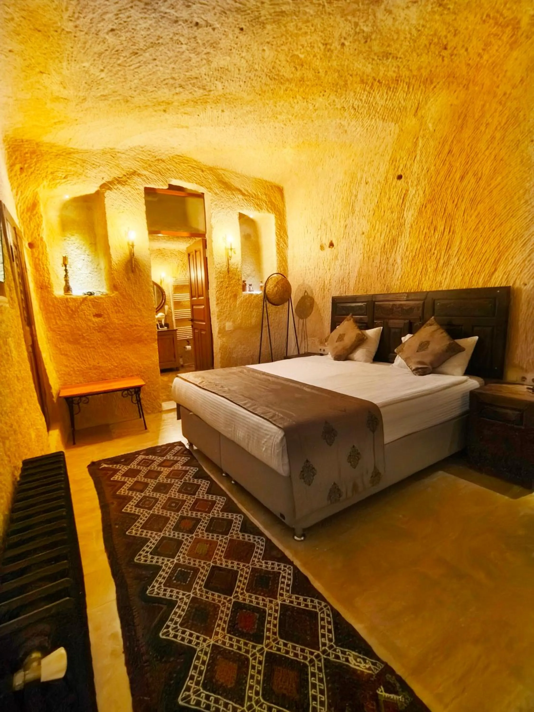 Bedroom, Bed in Acropolis Cave Suite