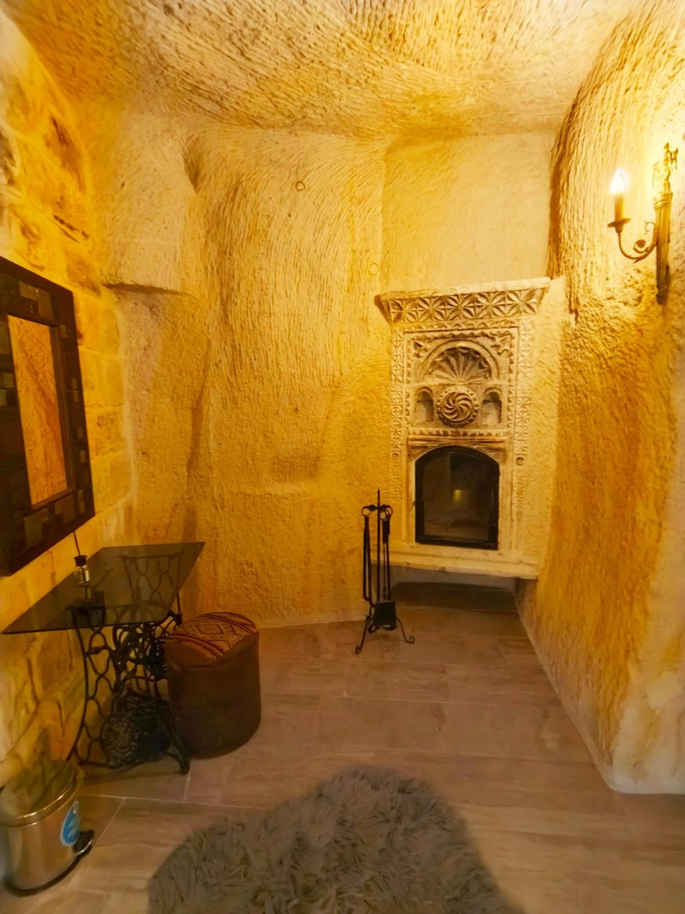 flat iron in Acropolis Cave Suite