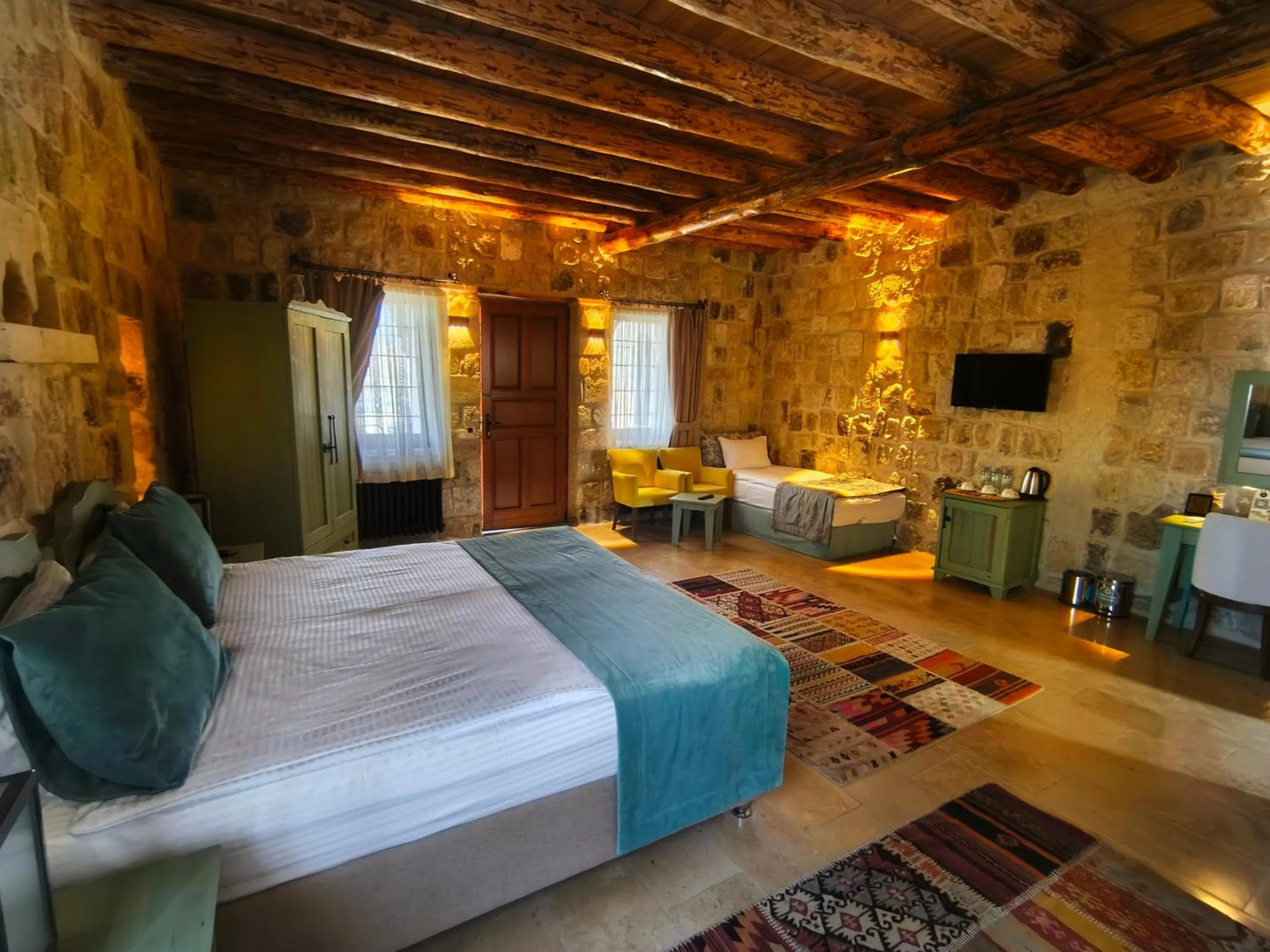 Seating area, Bed in Acropolis Cave Suite
