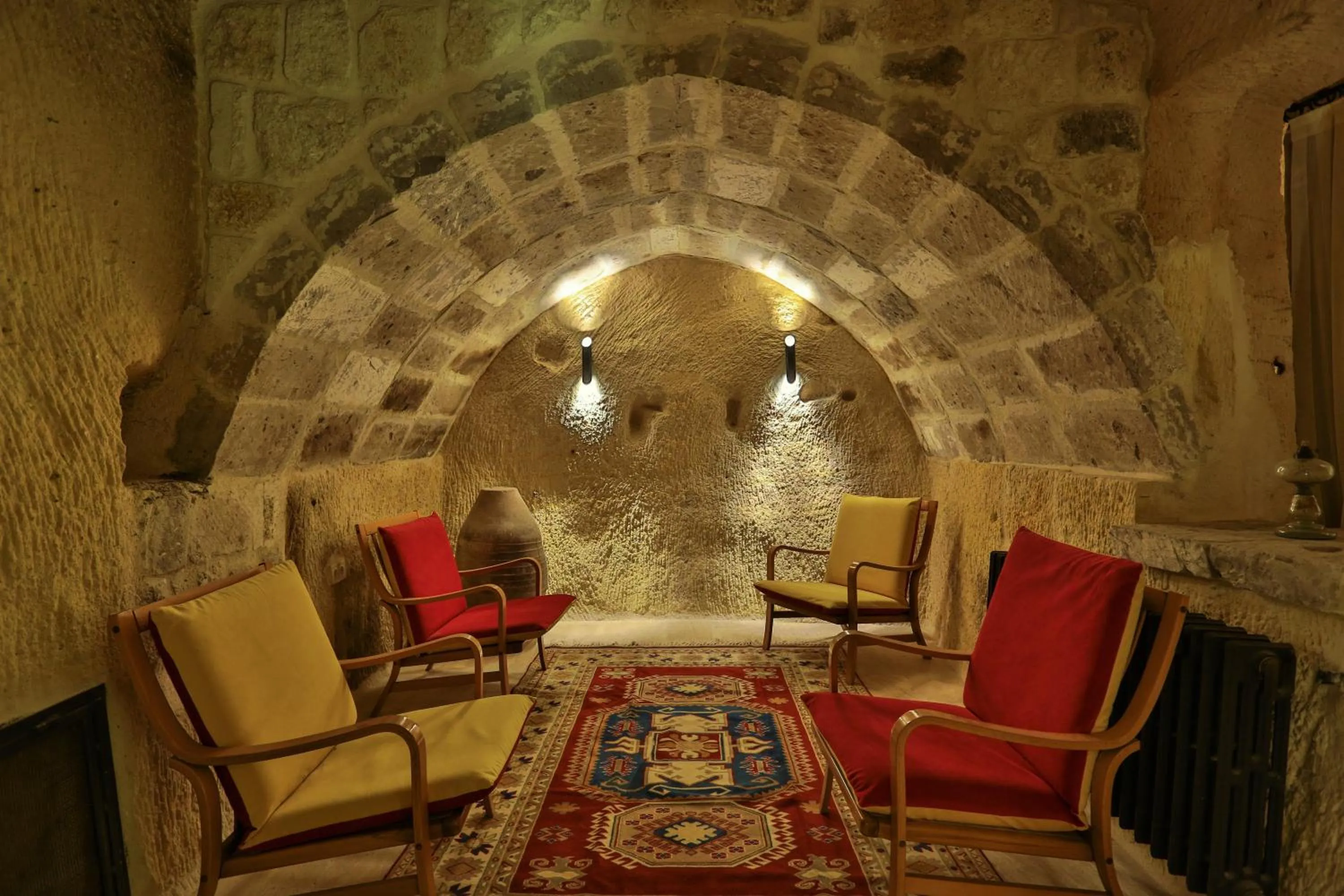 Lobby or reception in Acropolis Cave Suite