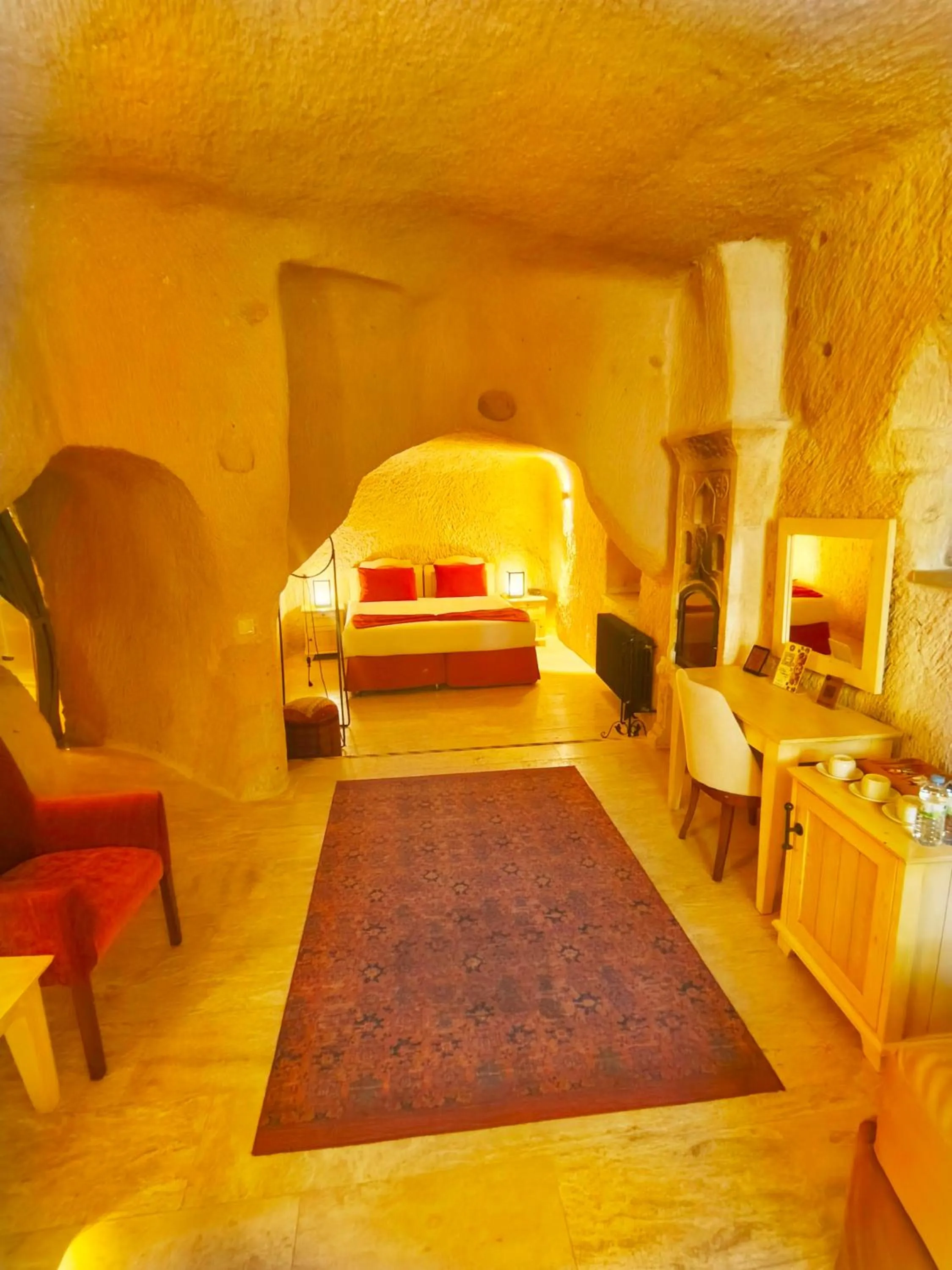 Bedroom, Bed in Acropolis Cave Suite