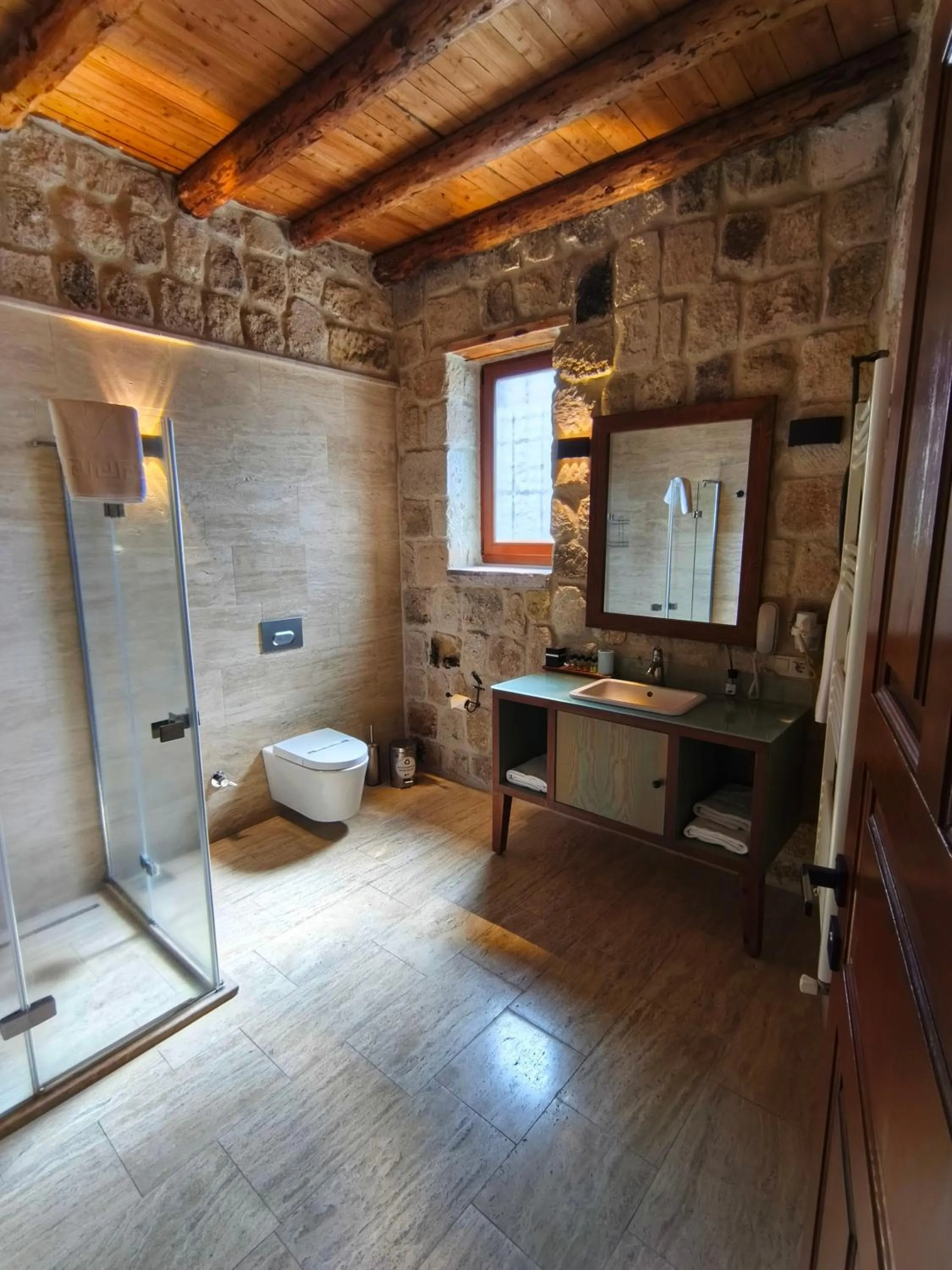 Shower in Acropolis Cave Suite