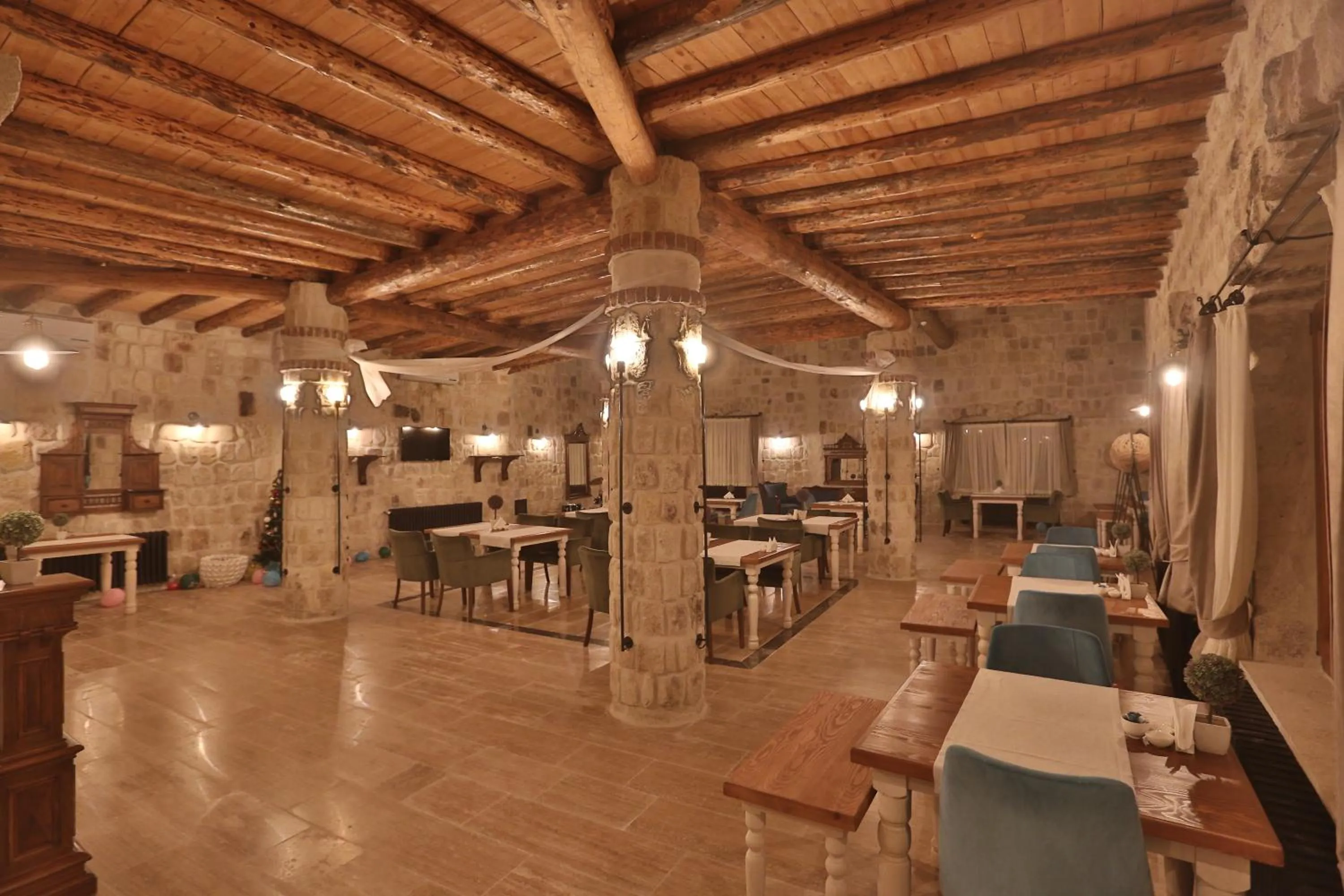 Dining area in Acropolis Cave Suite