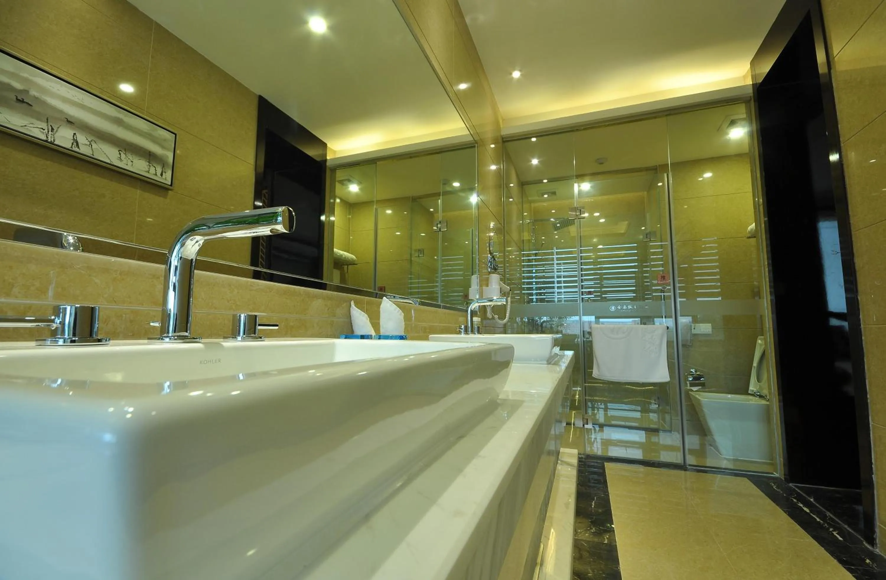 Shower in Jin-Tai Holiday Hotel