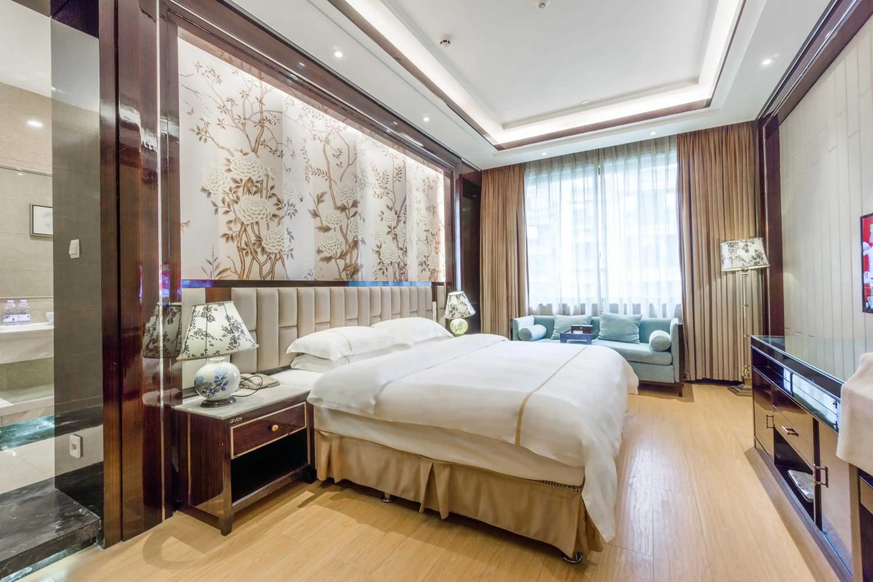 Photo of the whole room, Bed in Jin-Tai Holiday Hotel