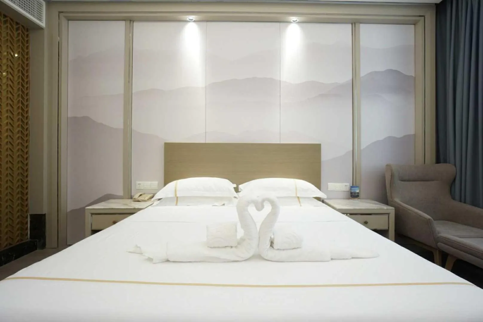 Photo of the whole room, Bed in Jin-Tai Holiday Hotel