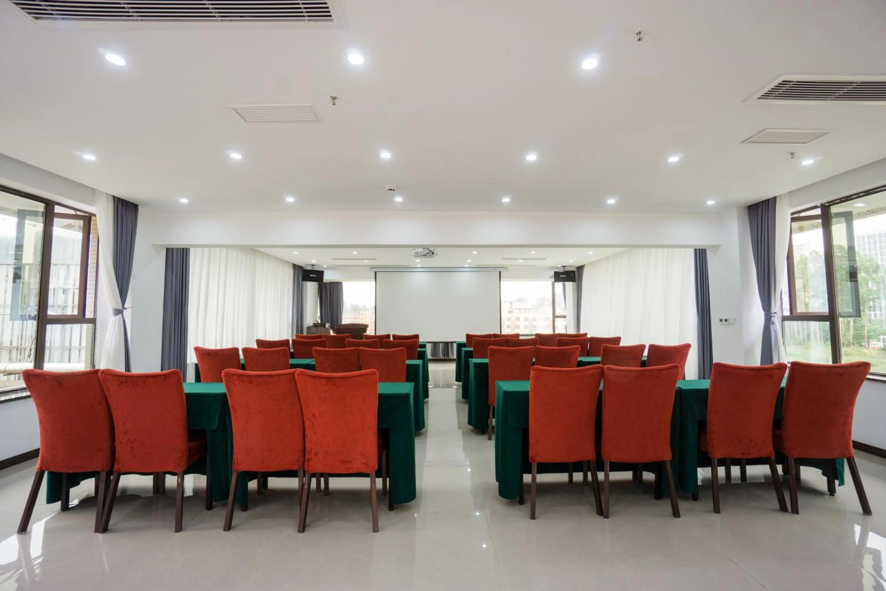 Meeting/conference room in Jin-Tai Holiday Hotel