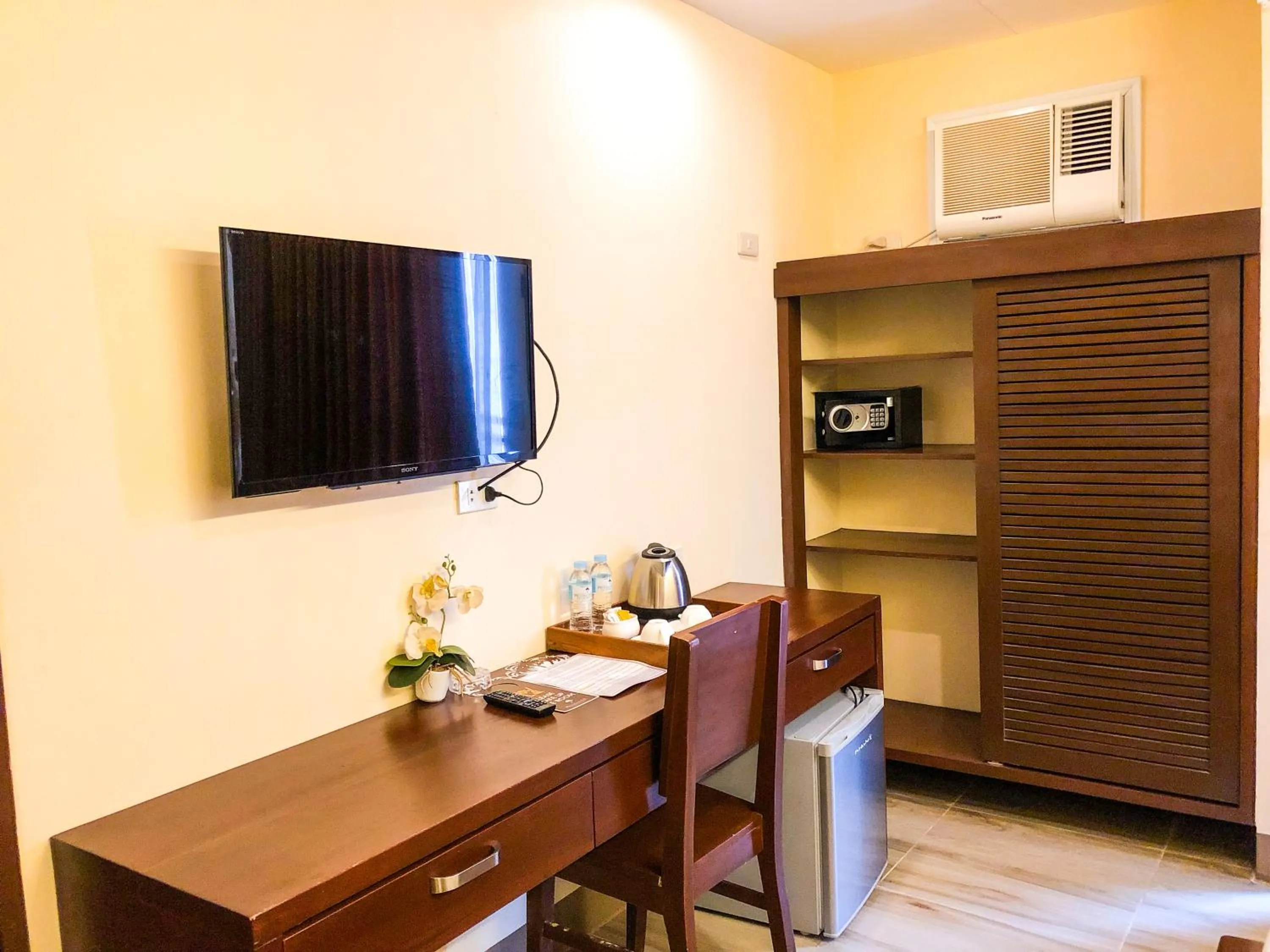 Coffee/tea facilities in The Piccolo Hotel of Boracay