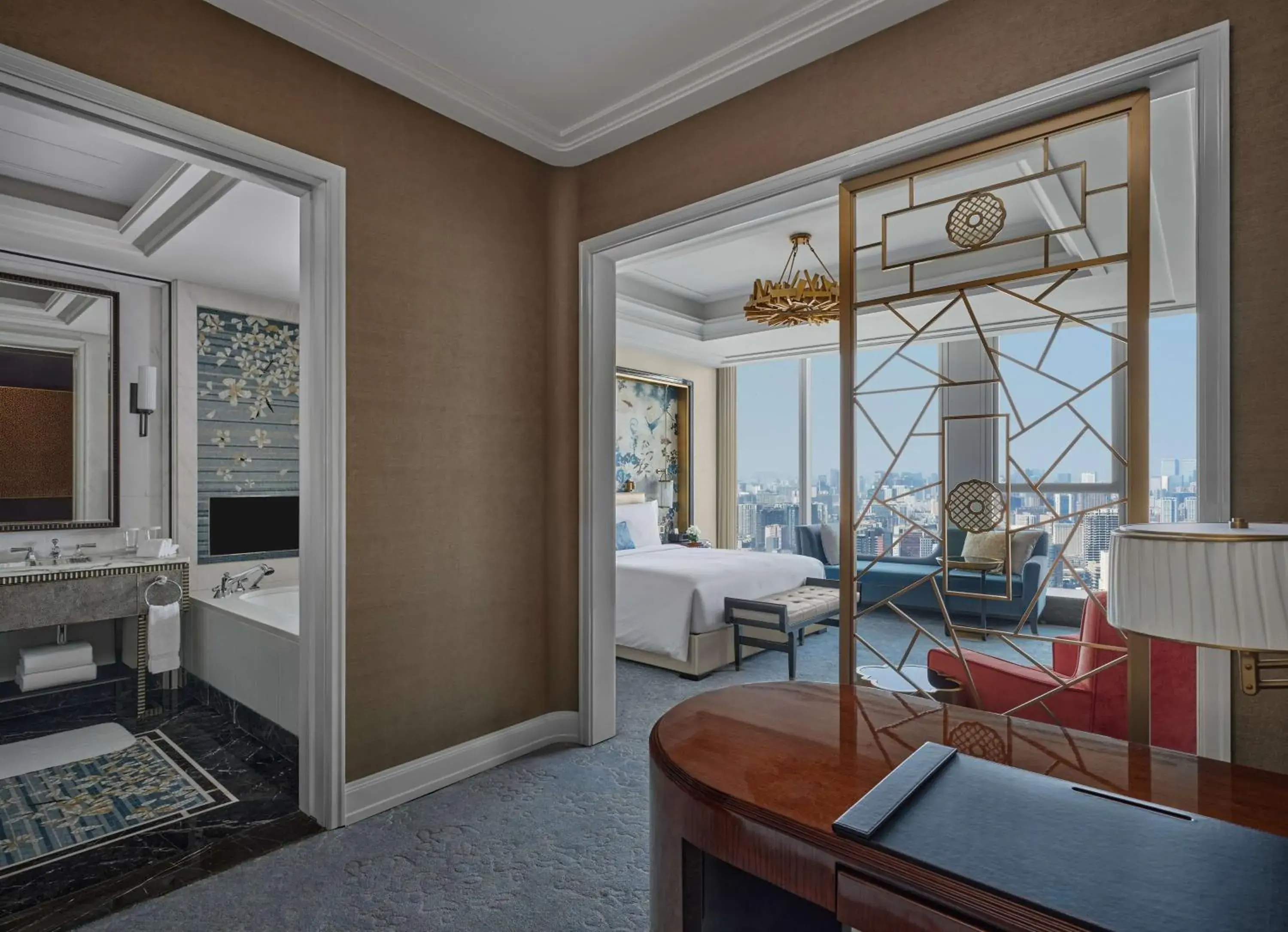 Deluxe King Room with View in Waldorf Astoria Chengdu Deluxe King Room with View in Waldorf Astoria Chengdu