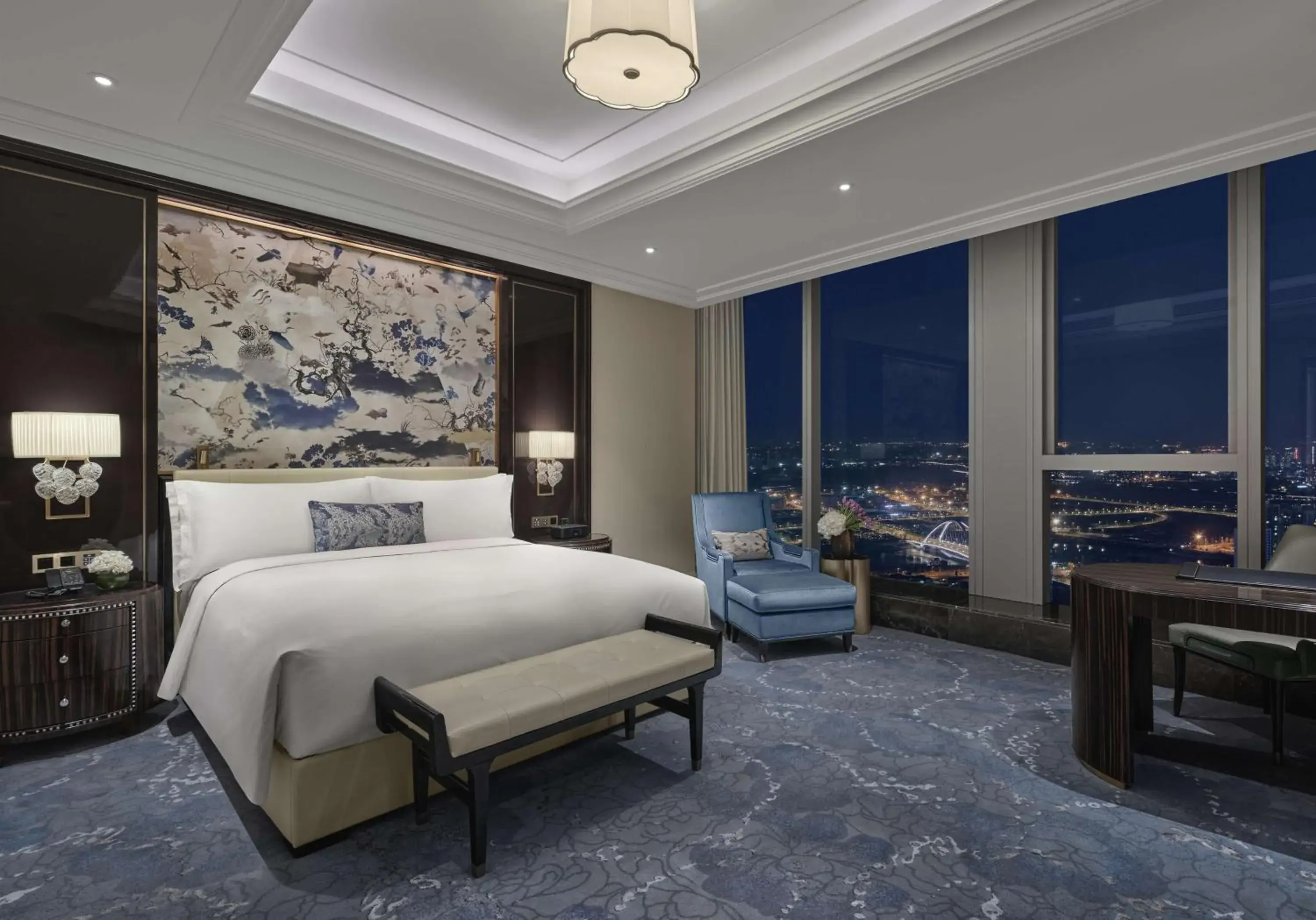 King Room with Lake View in Waldorf Astoria Chengdu King Room with Lake View in Waldorf Astoria Chengdu